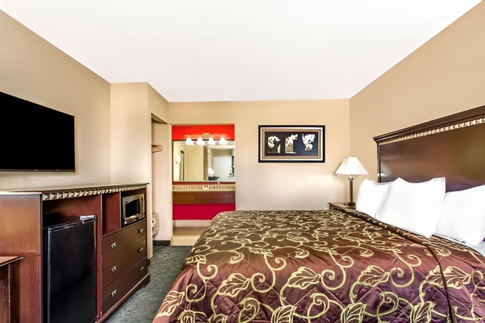 Days Inn by Wyndham Fort Lauderdale Airport Cruise Port — 5