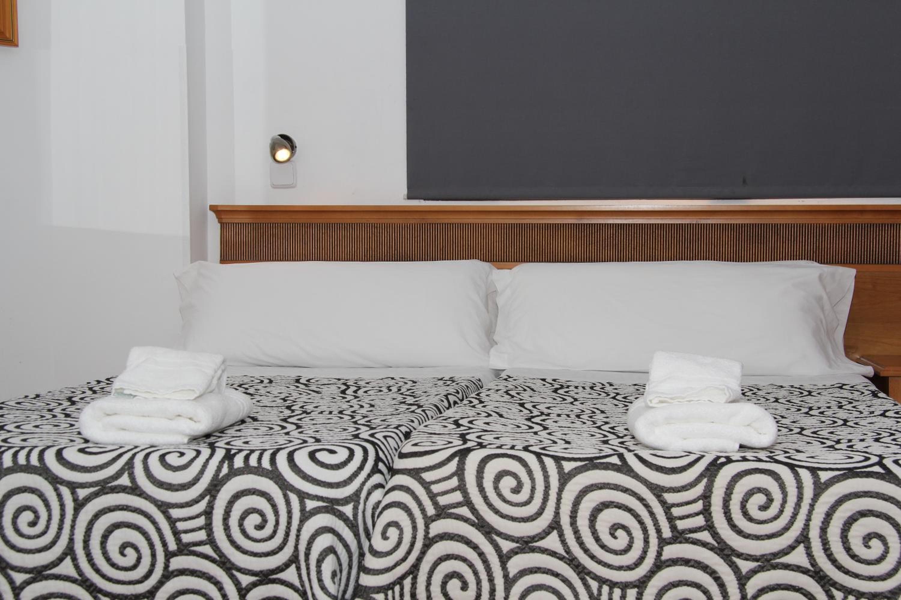 Apartamentos Gomila Park — 17