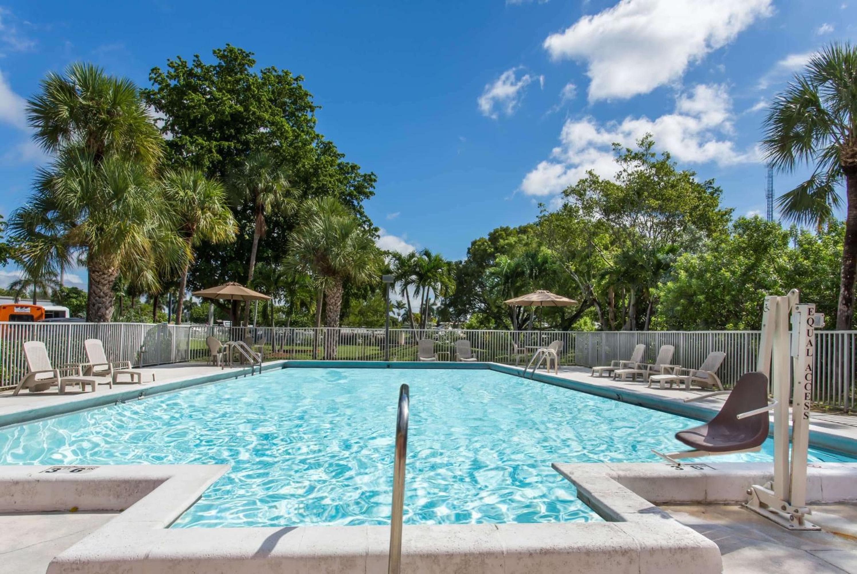 Days Inn by Wyndham Fort Lauderdale Airport Cruise Port — 3