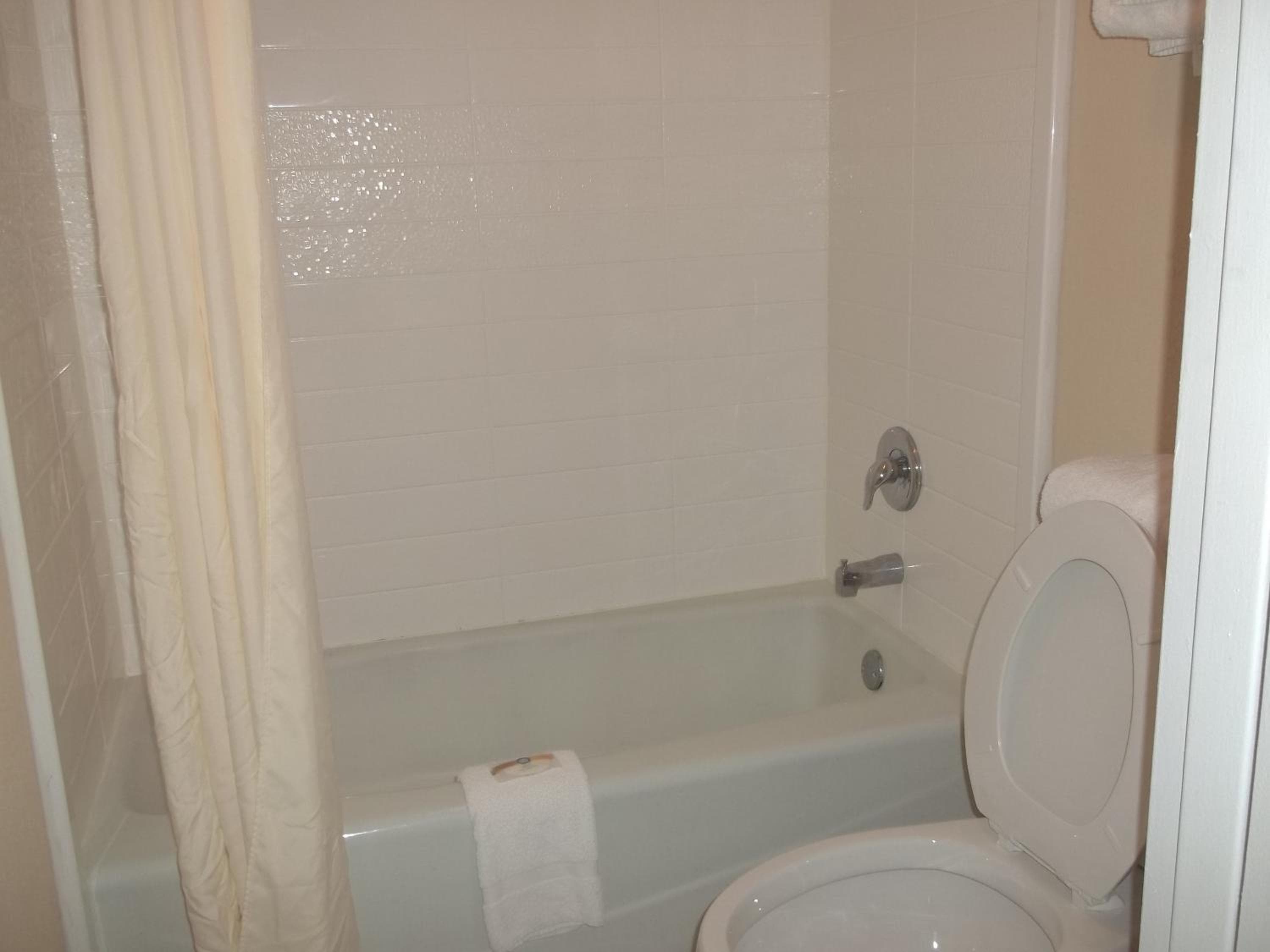 Days Inn by Wyndham Fort Lauderdale Airport Cruise Port — 14