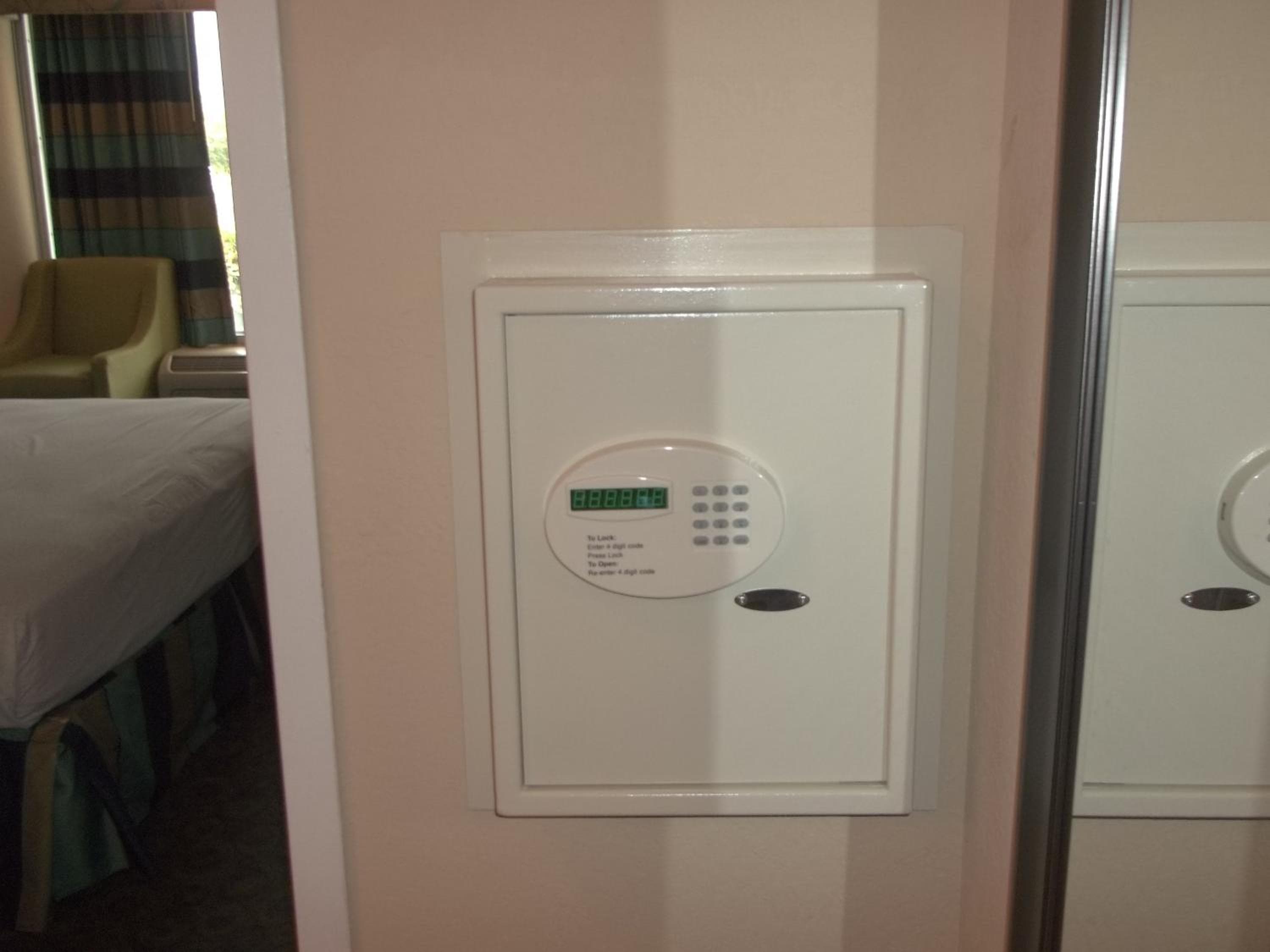 Days Inn by Wyndham Fort Lauderdale Airport Cruise Port — 18