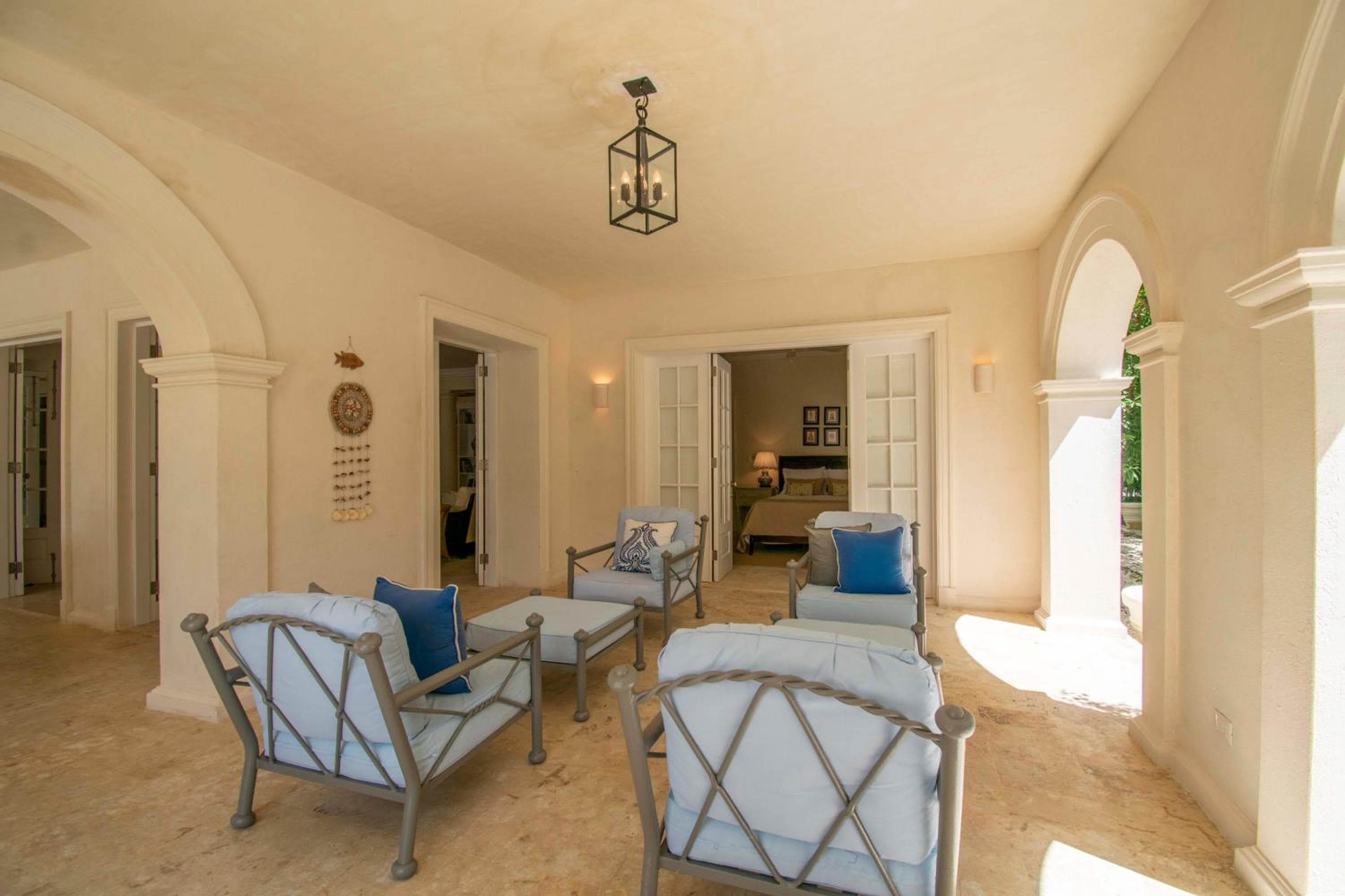 Luxury golf villa with private pool and service staff in exclusive resort near private beach — 1