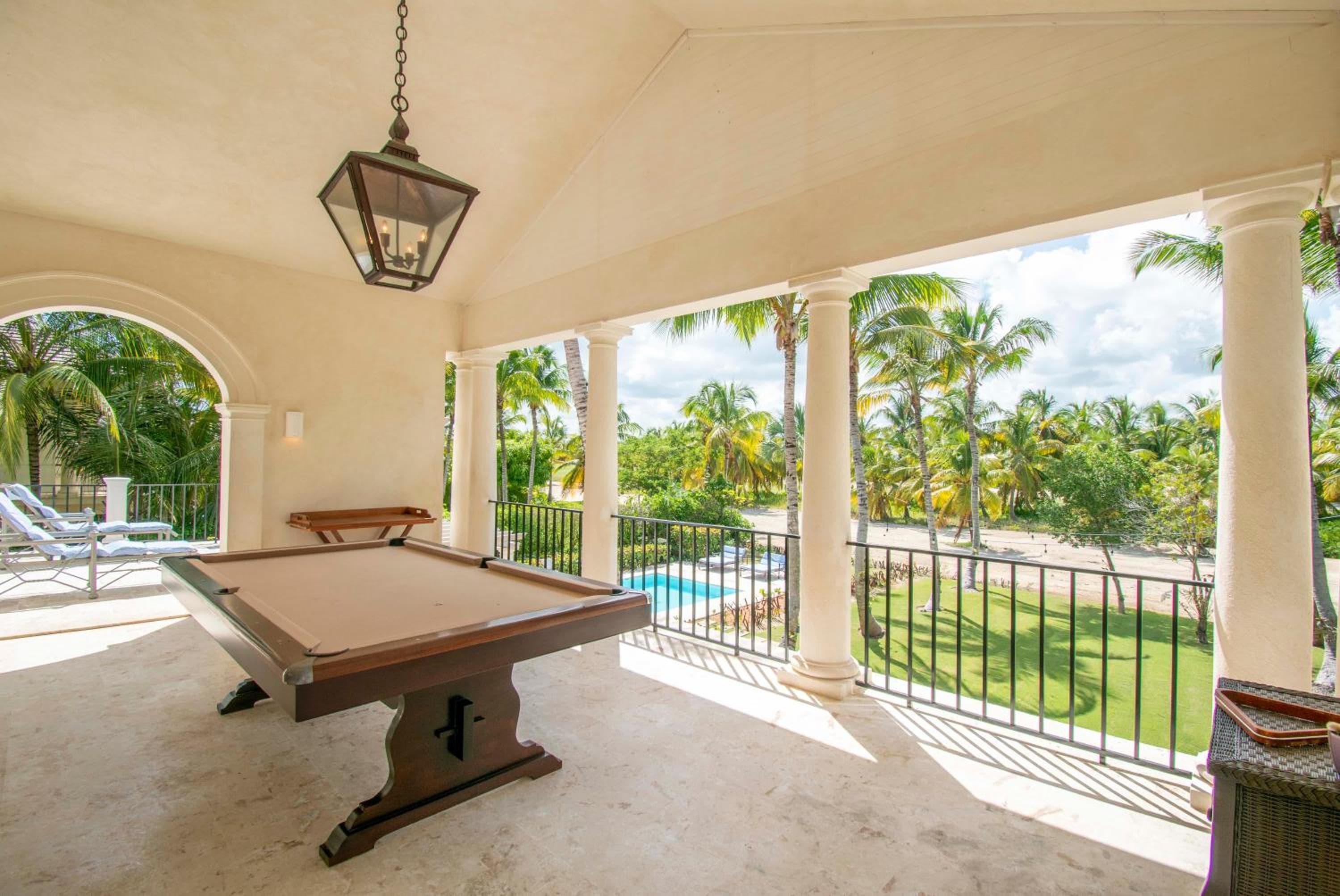 Luxury golf villa with private pool and service staff in exclusive resort near private beach — 25