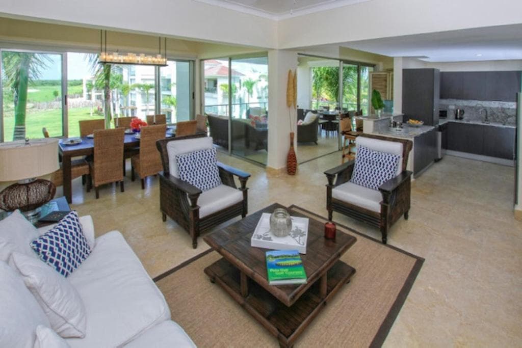 Spacious 3 BDR fully-equipped condo with pool and golf view — 1