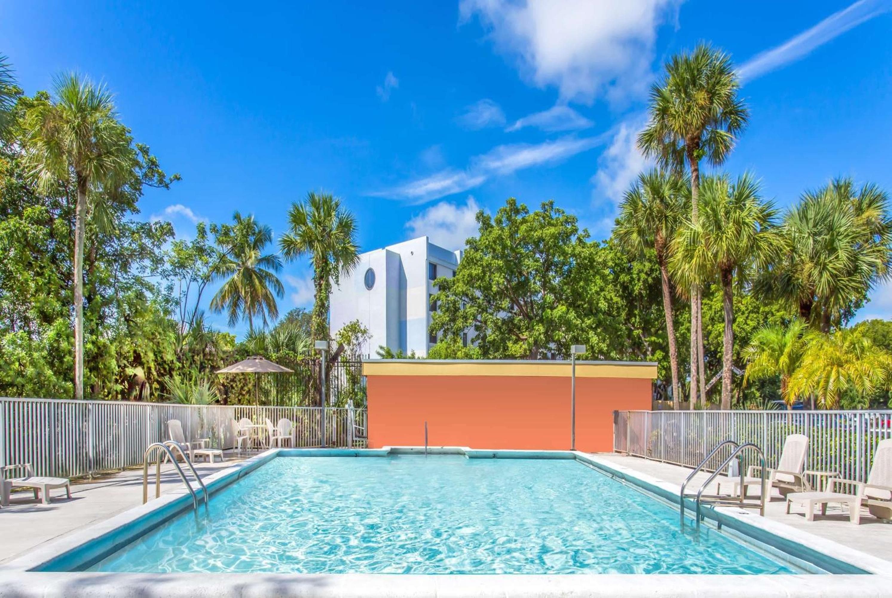 Days Inn by Wyndham Fort Lauderdale Airport Cruise Port — 4