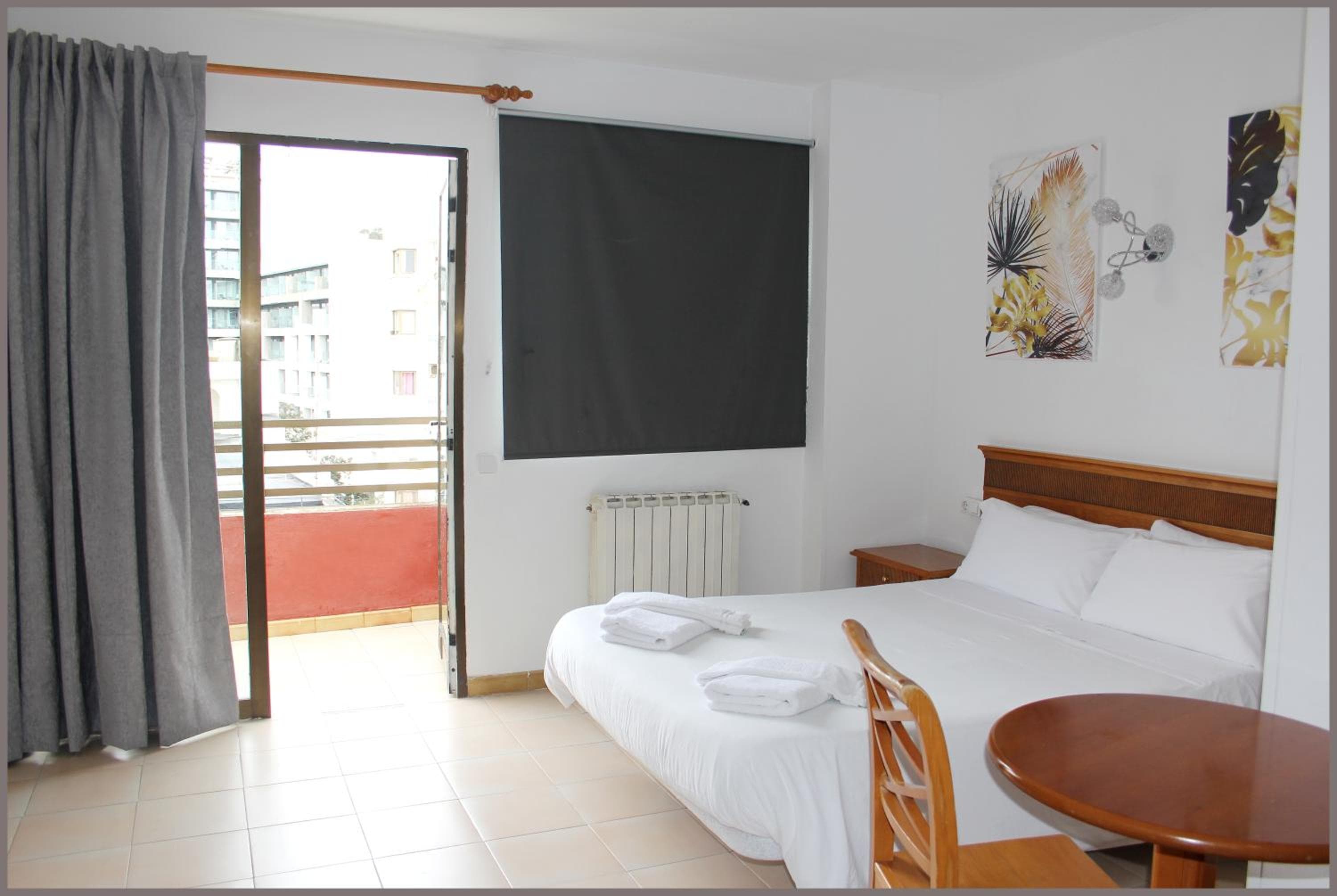 Apartamentos Gomila Park — 3