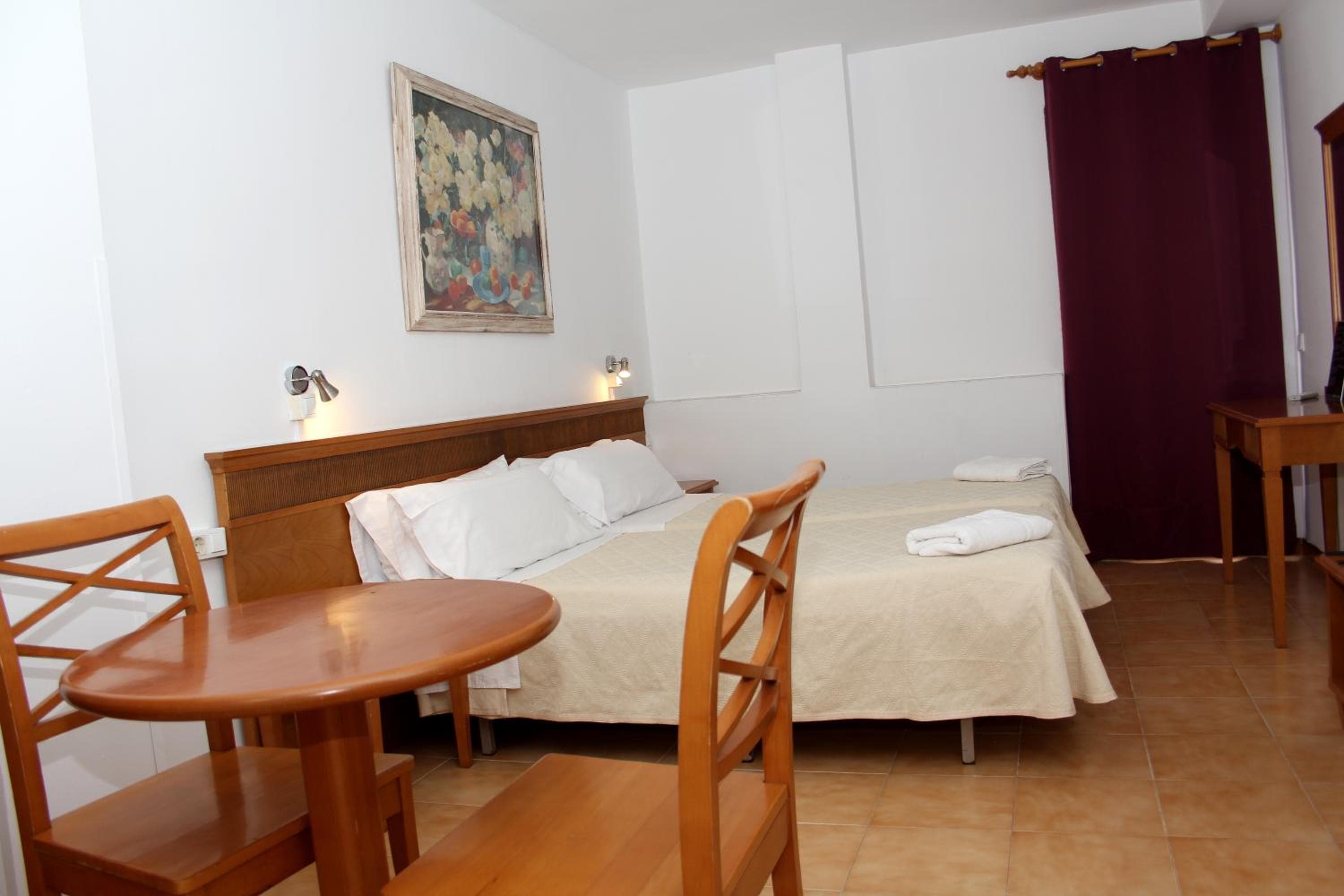 Apartamentos Gomila Park — 24