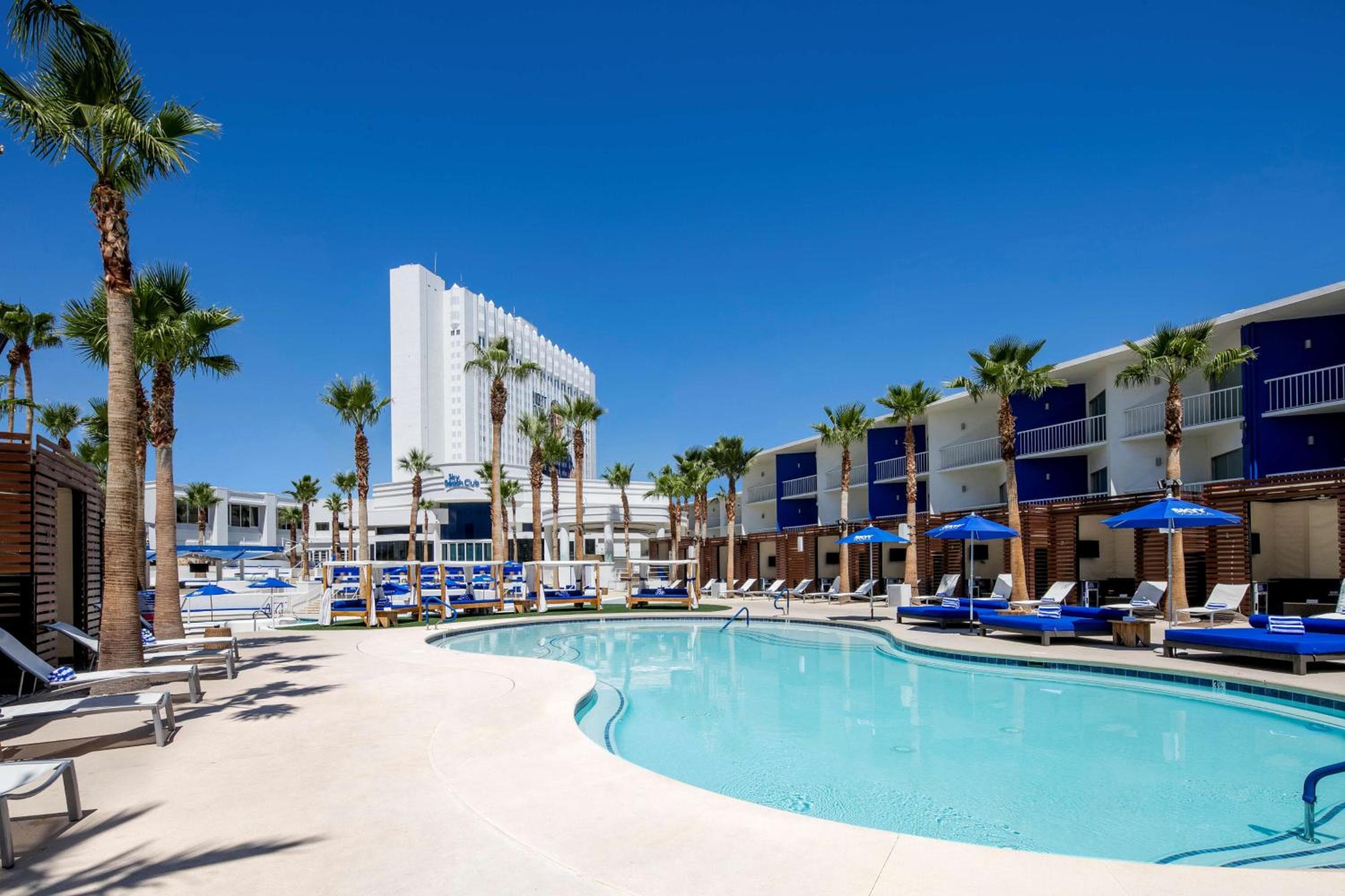 Tropicana Las Vegas a DoubleTree by Hilton Resort & Casino - Free Parking — 10