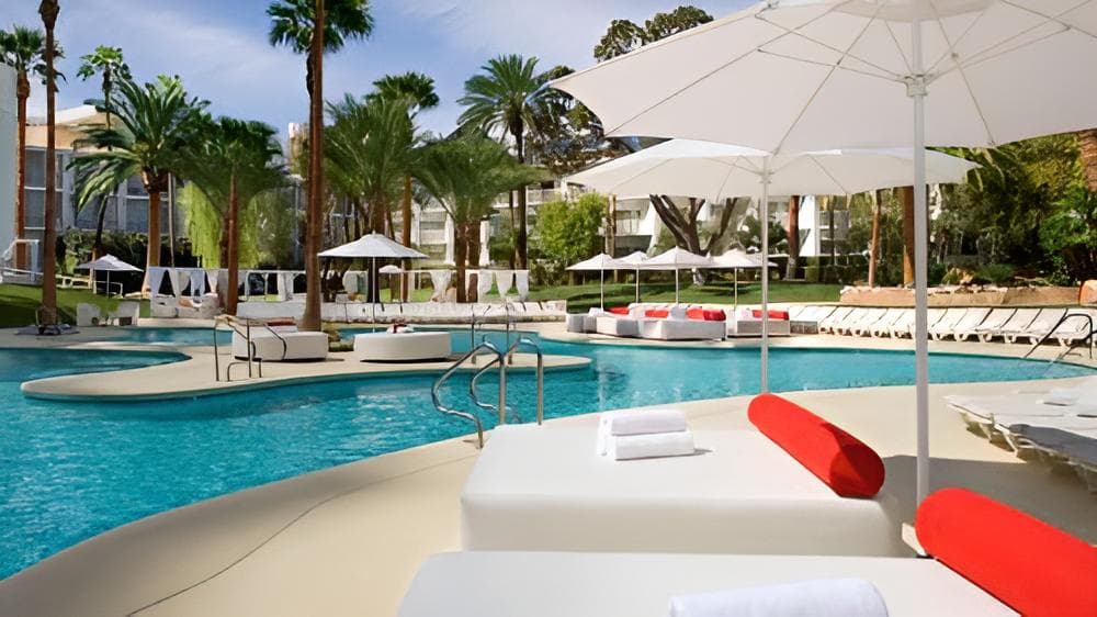 Tropicana Las Vegas a DoubleTree by Hilton Resort & Casino - Free Parking — 9