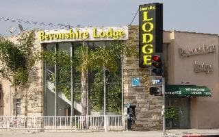 Bevonshire Lodge Motel — 1