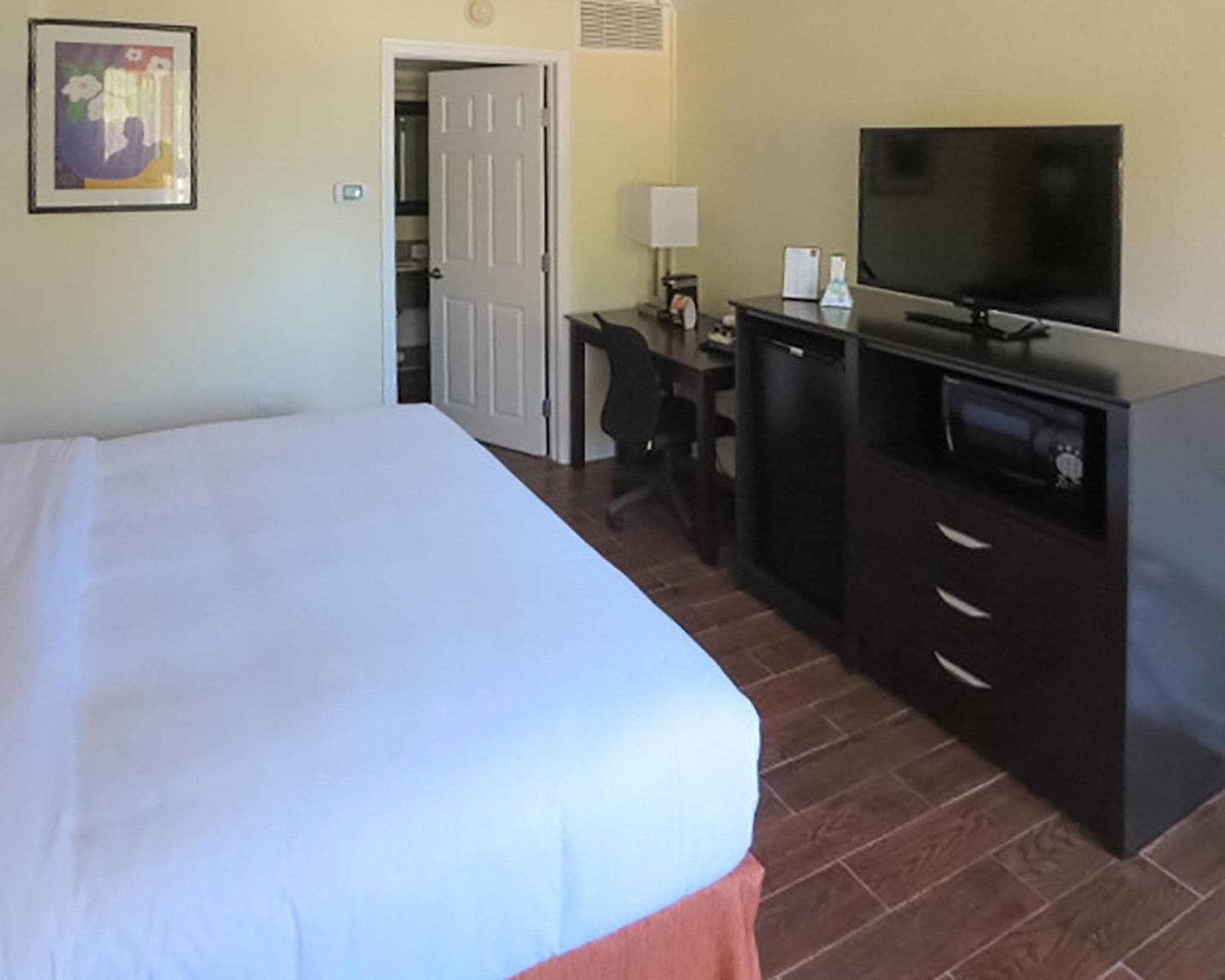 The Link Hotel on Sunrise — 14