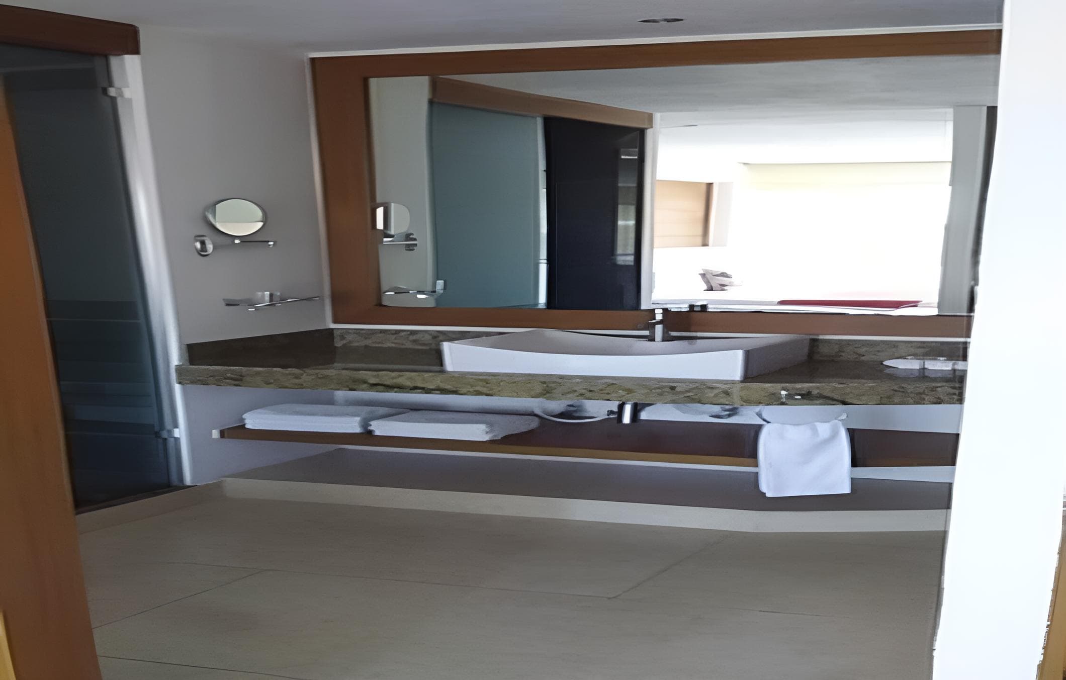 Le Reve Beachfront Hotel — 28