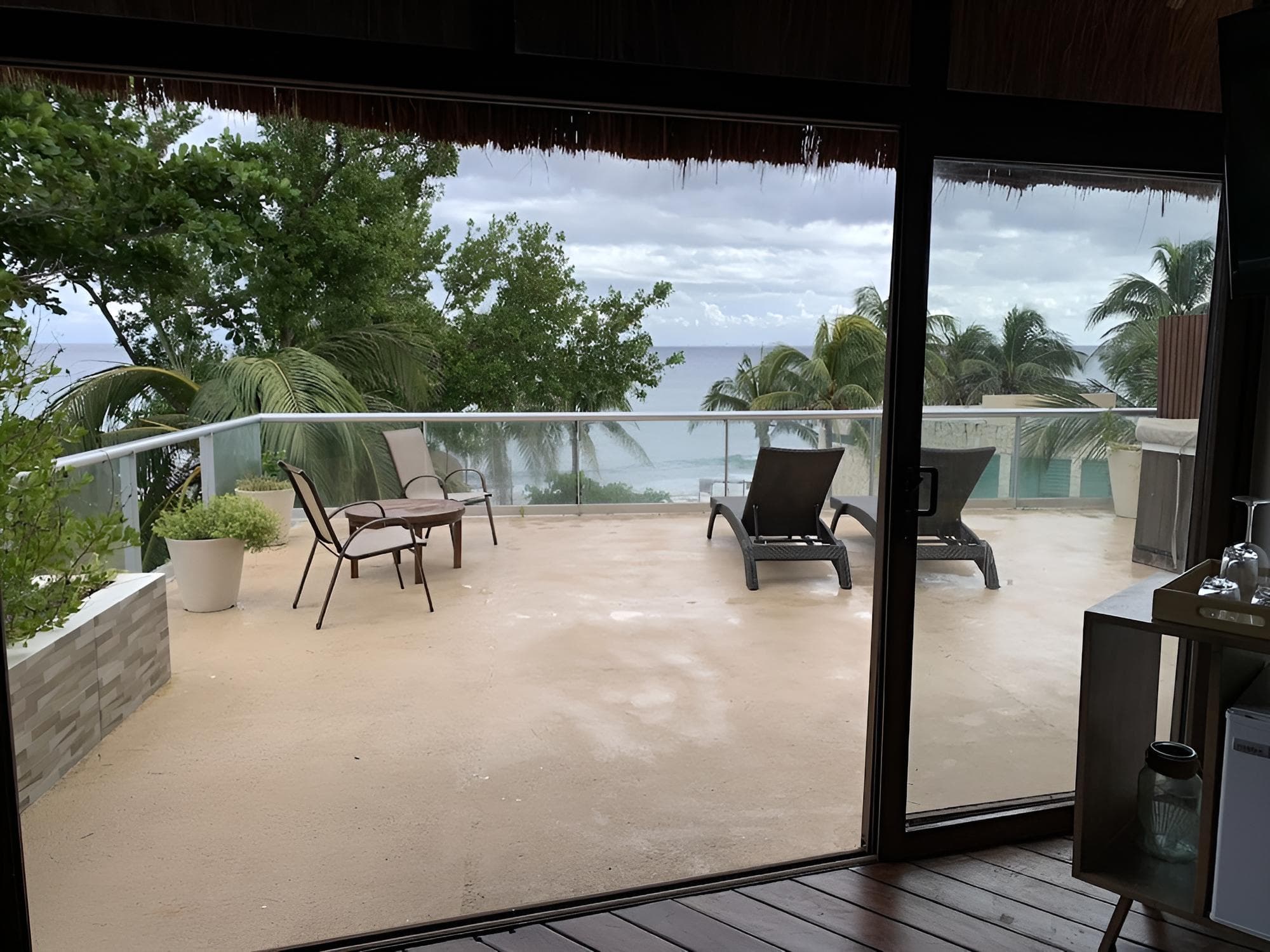 Le Reve Beachfront Hotel — 15