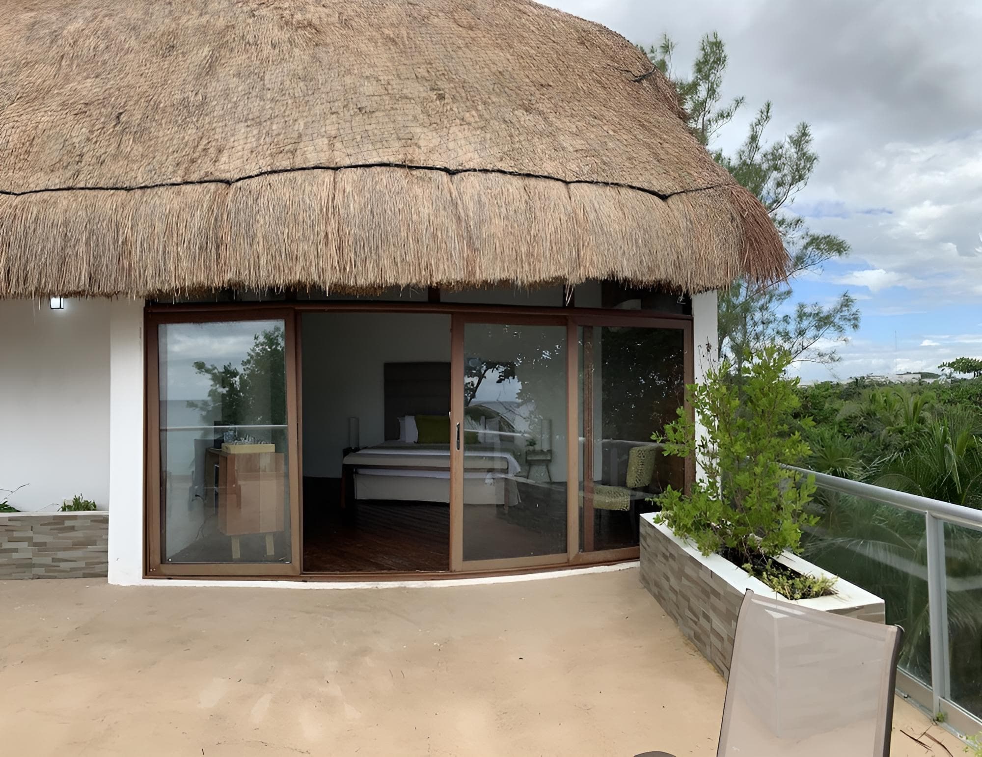 Le Reve Beachfront Hotel — 16
