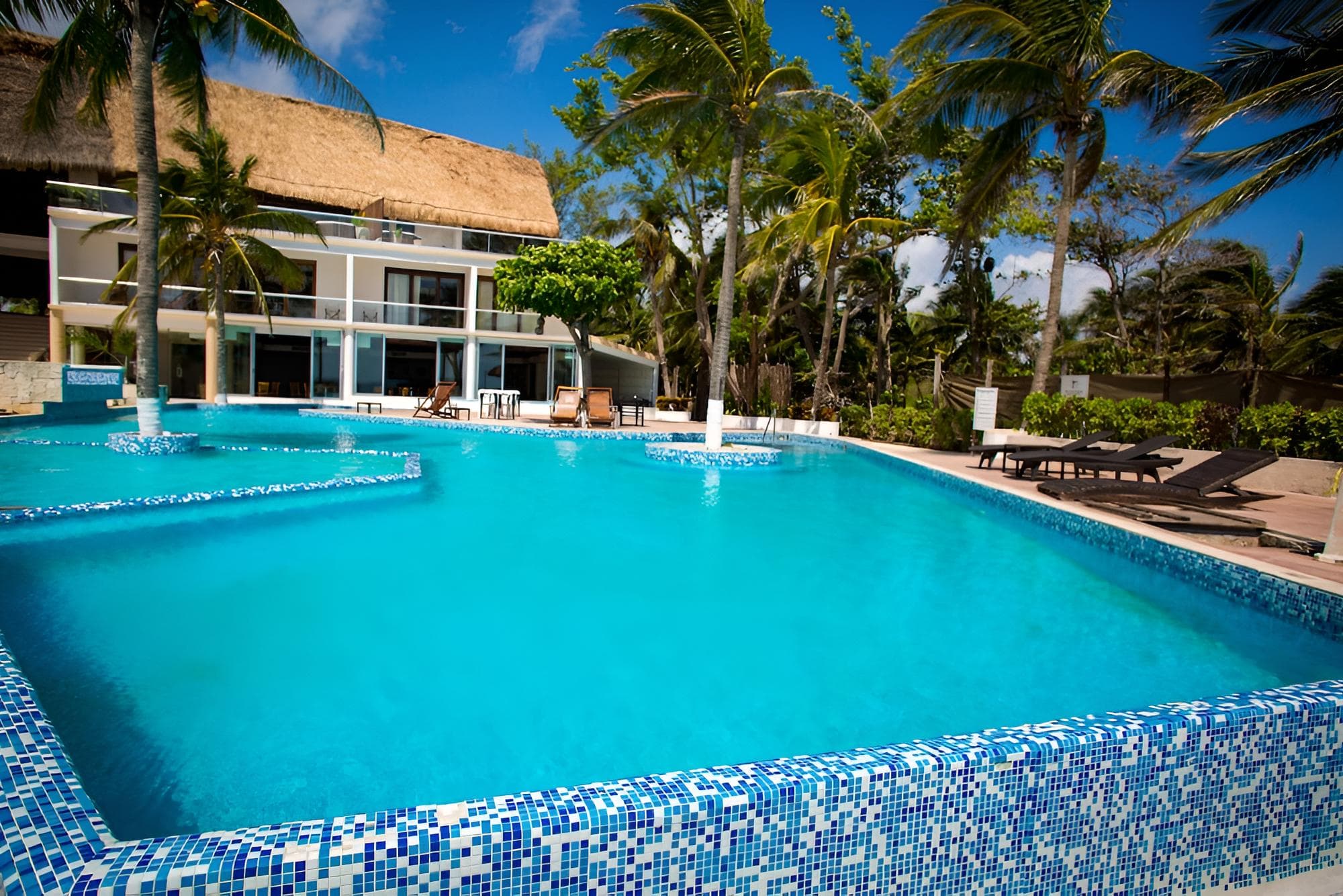 Le Reve Beachfront Hotel — 4