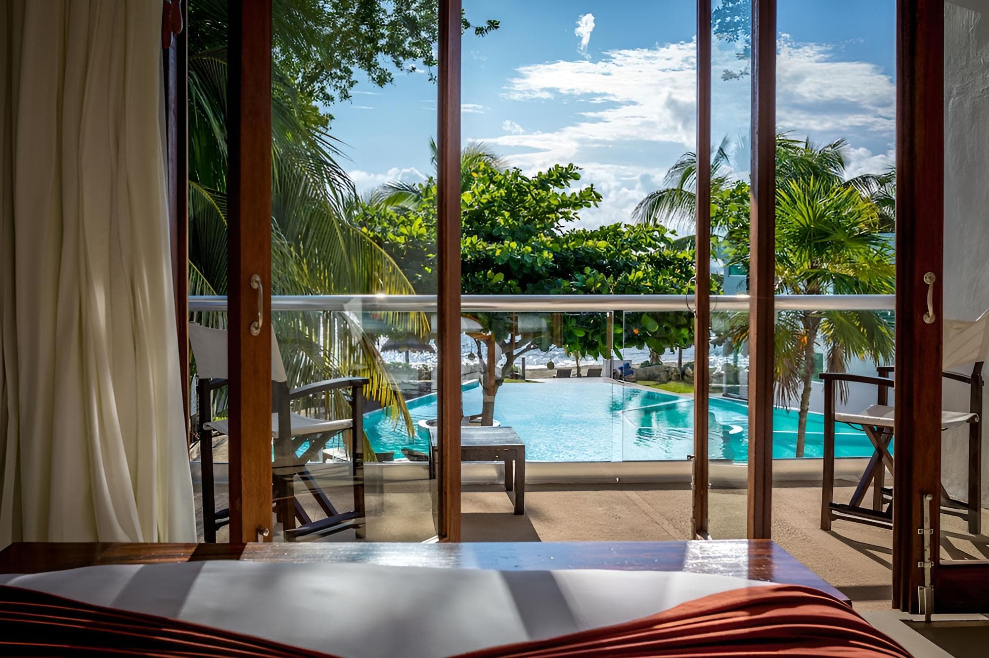 Le Reve Beachfront Hotel — 1