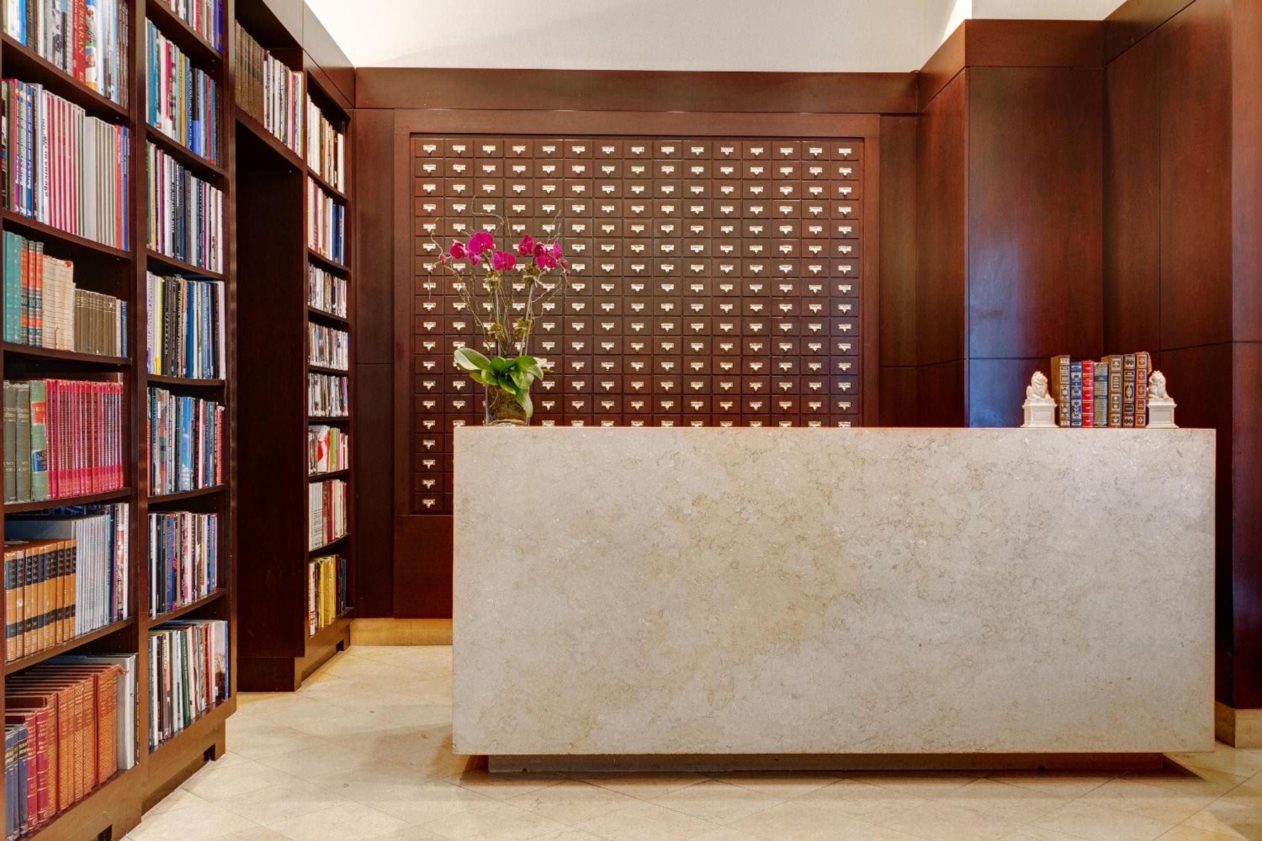 Biblioteca Hotel por Biblioteca Hotel Colección — 21