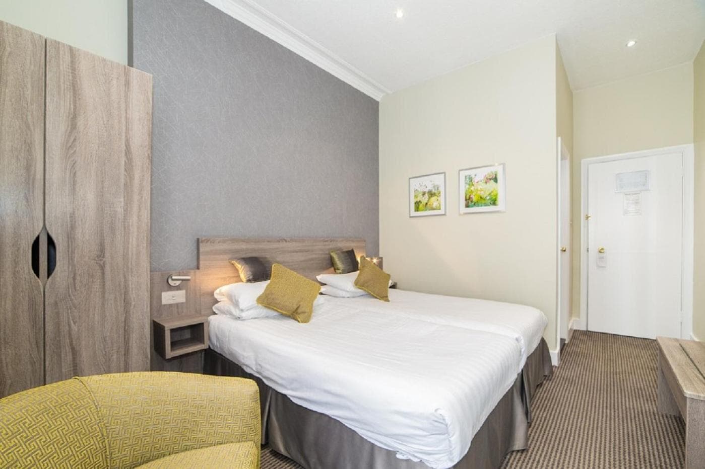 Phoenix Hotel — 29