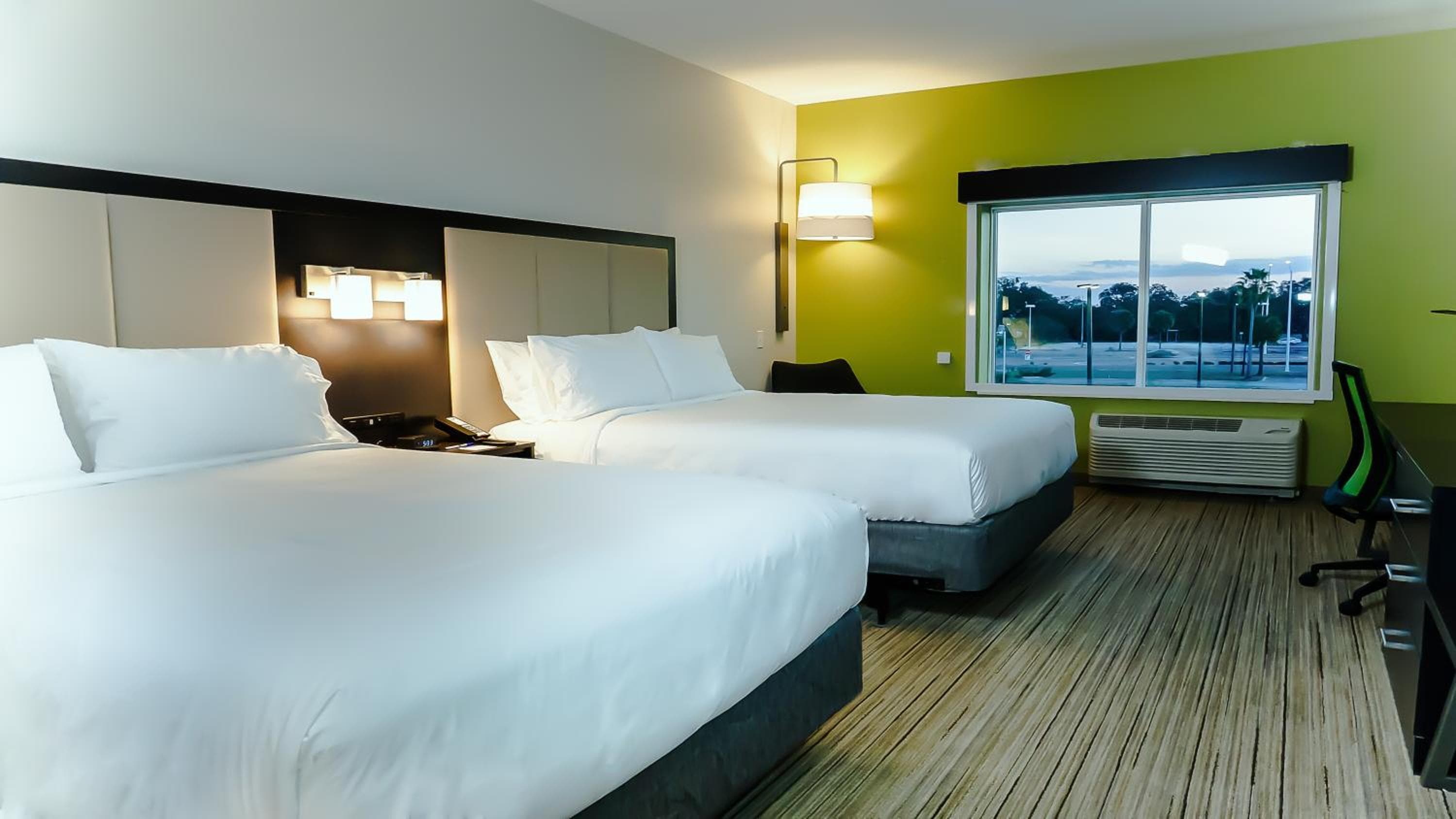 Holiday Inn Express & Suites - Tampa East - Ybor City, un hotel IHG — 7