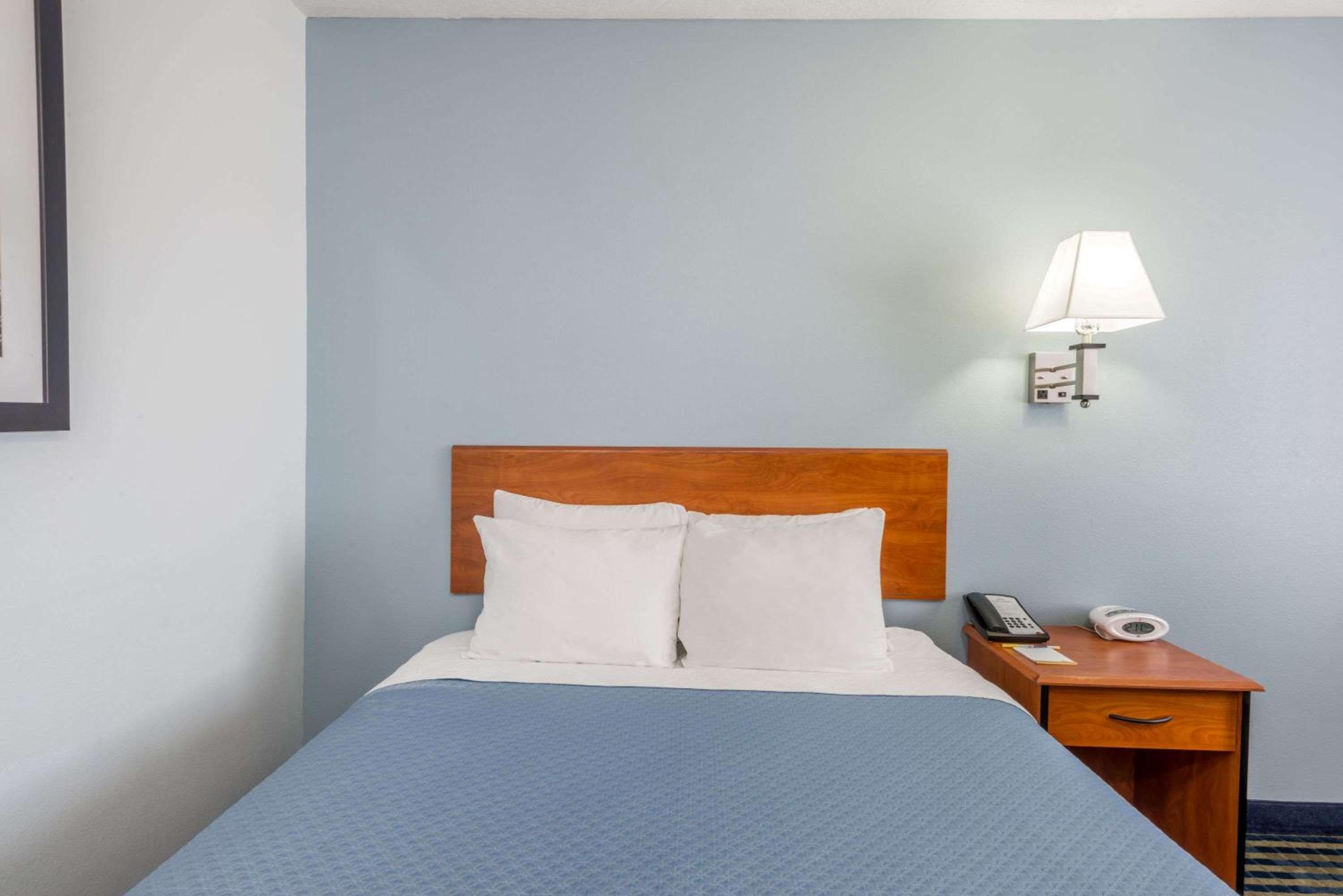 Days Inn by Wyndham Las Vegas — 6