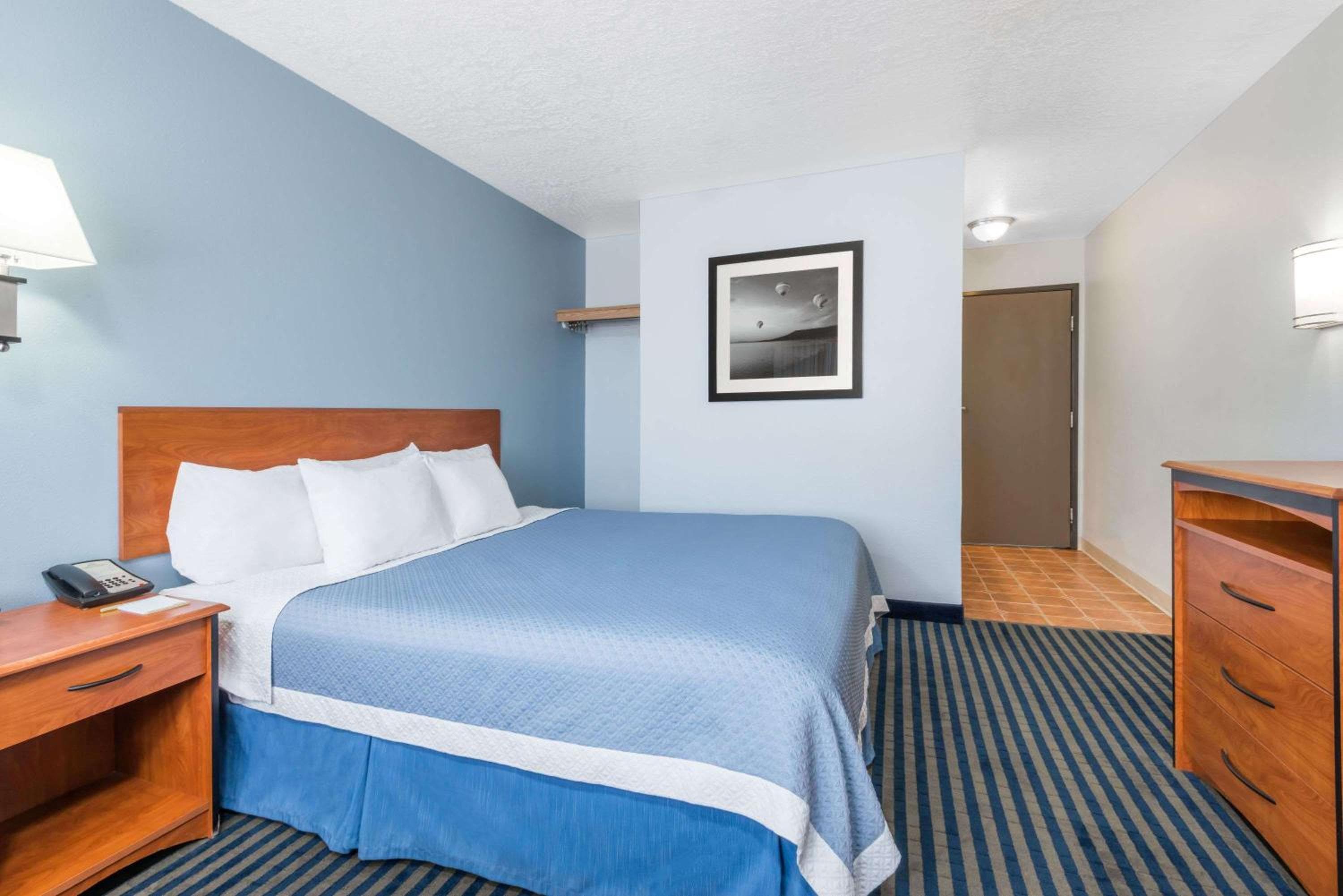 Days Inn by Wyndham Las Vegas — 8