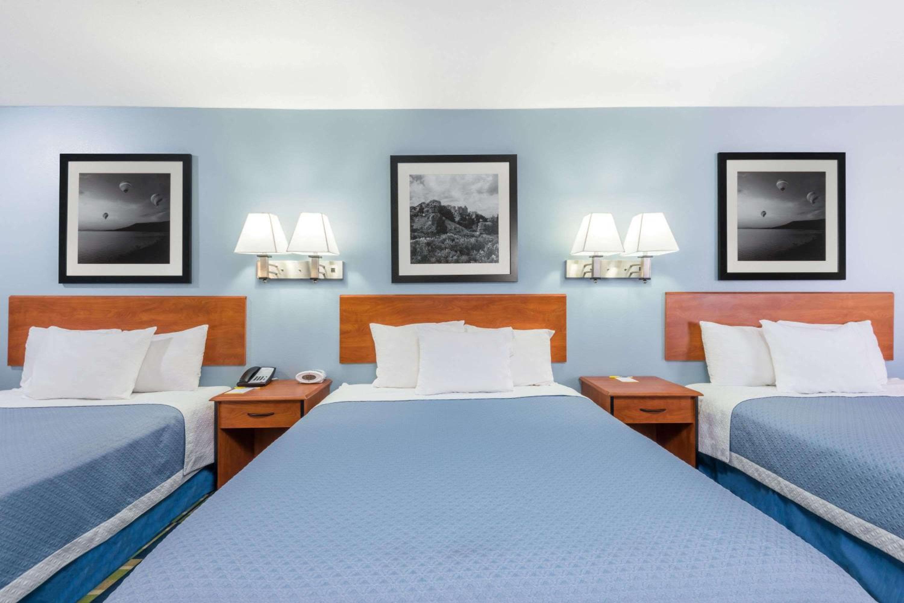 Days Inn by Wyndham Las Vegas — 10