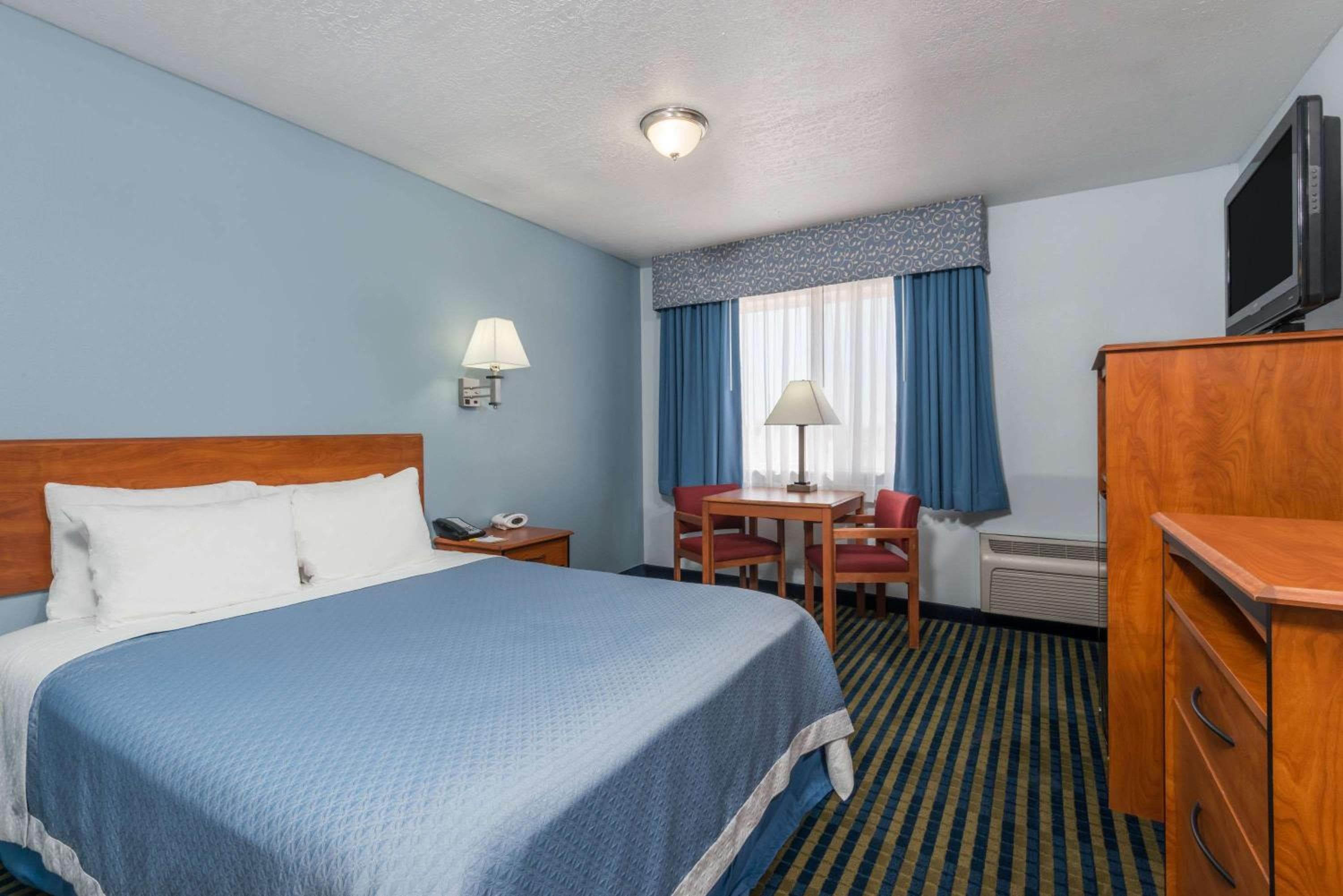Days Inn by Wyndham Las Vegas — 13