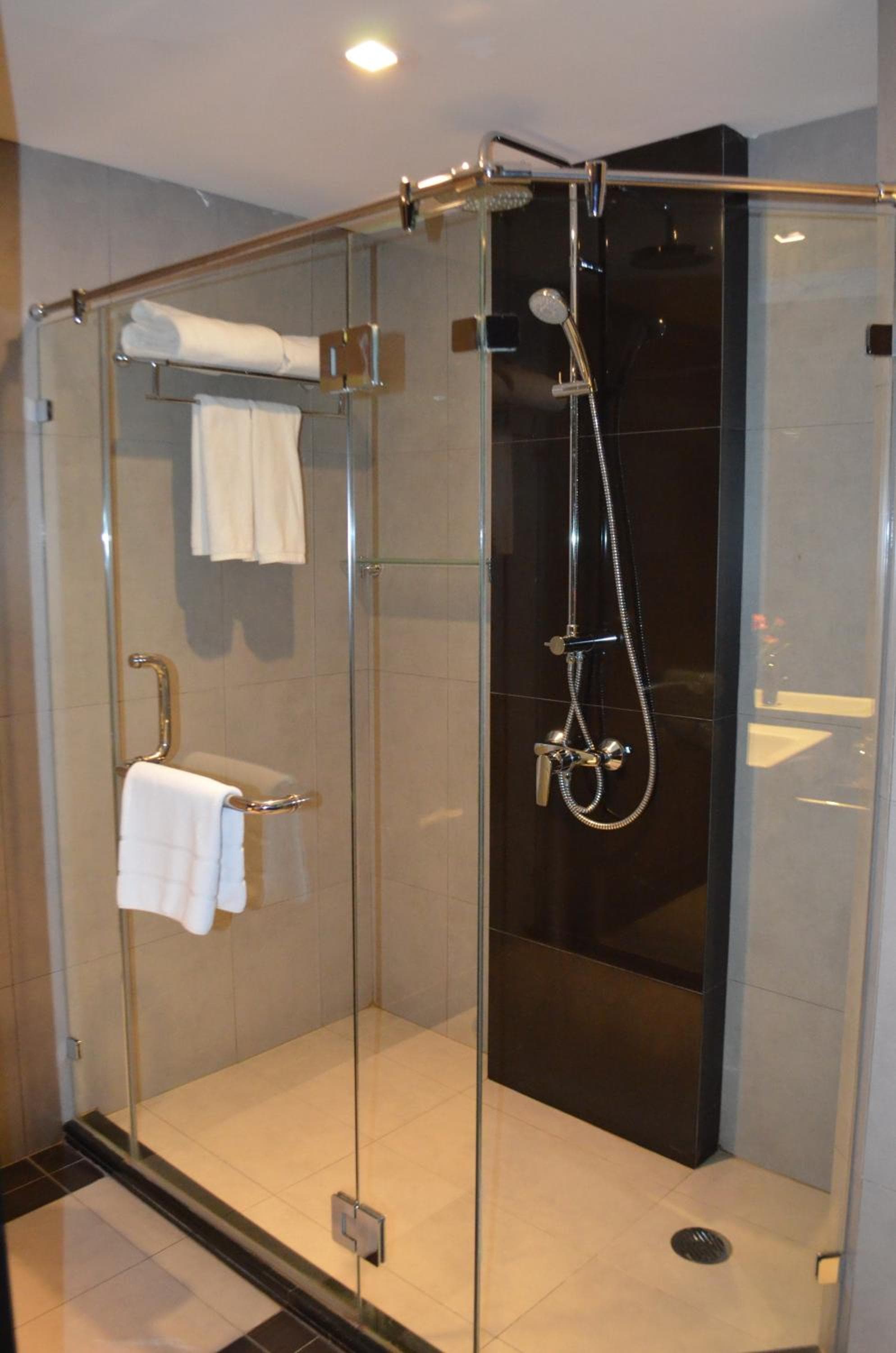 Golden Tulip Mandison Suites — 24