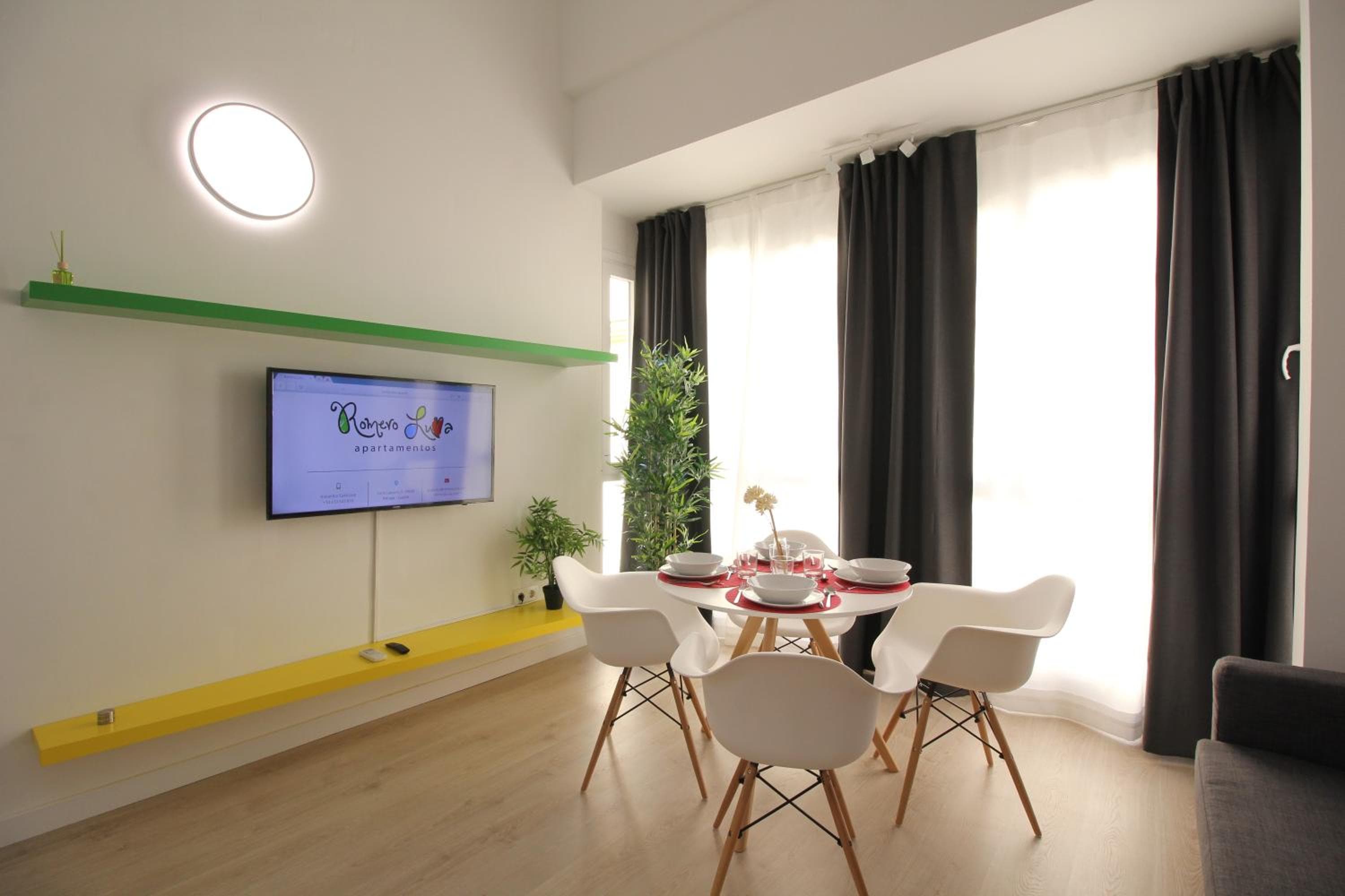 Apartamentos Romero Luna — 1