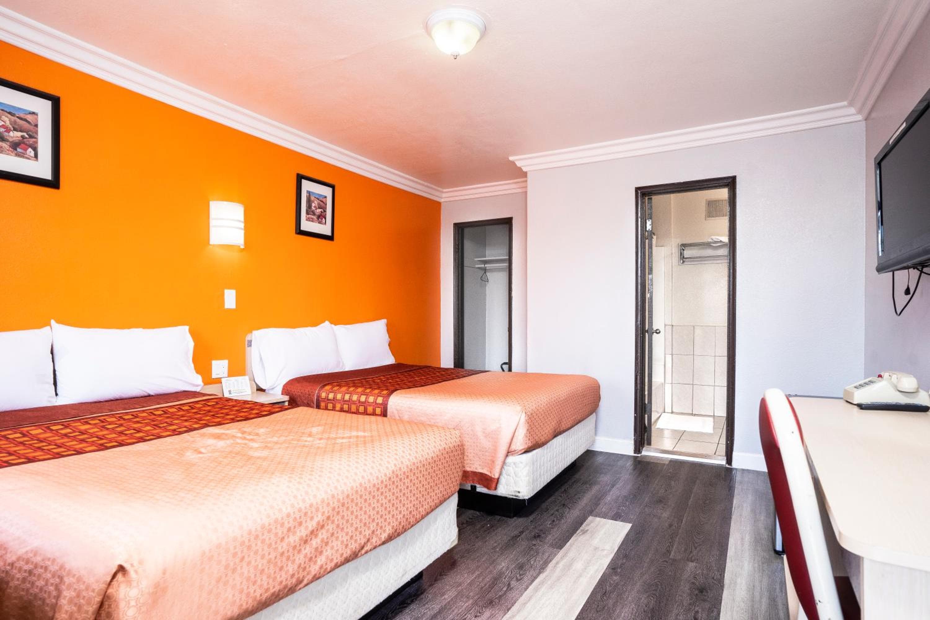 Valore Inn Hollywood — 12