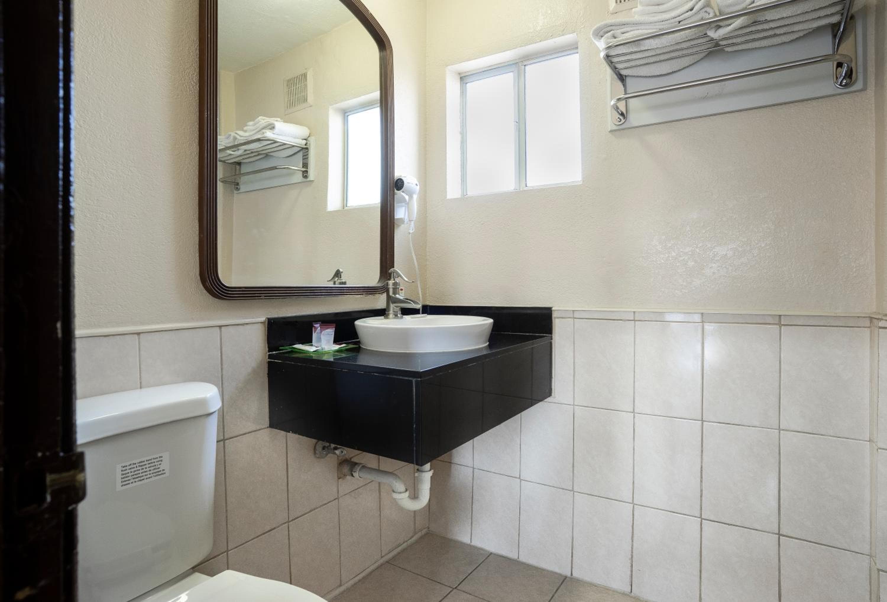 Valore Inn Hollywood — 21