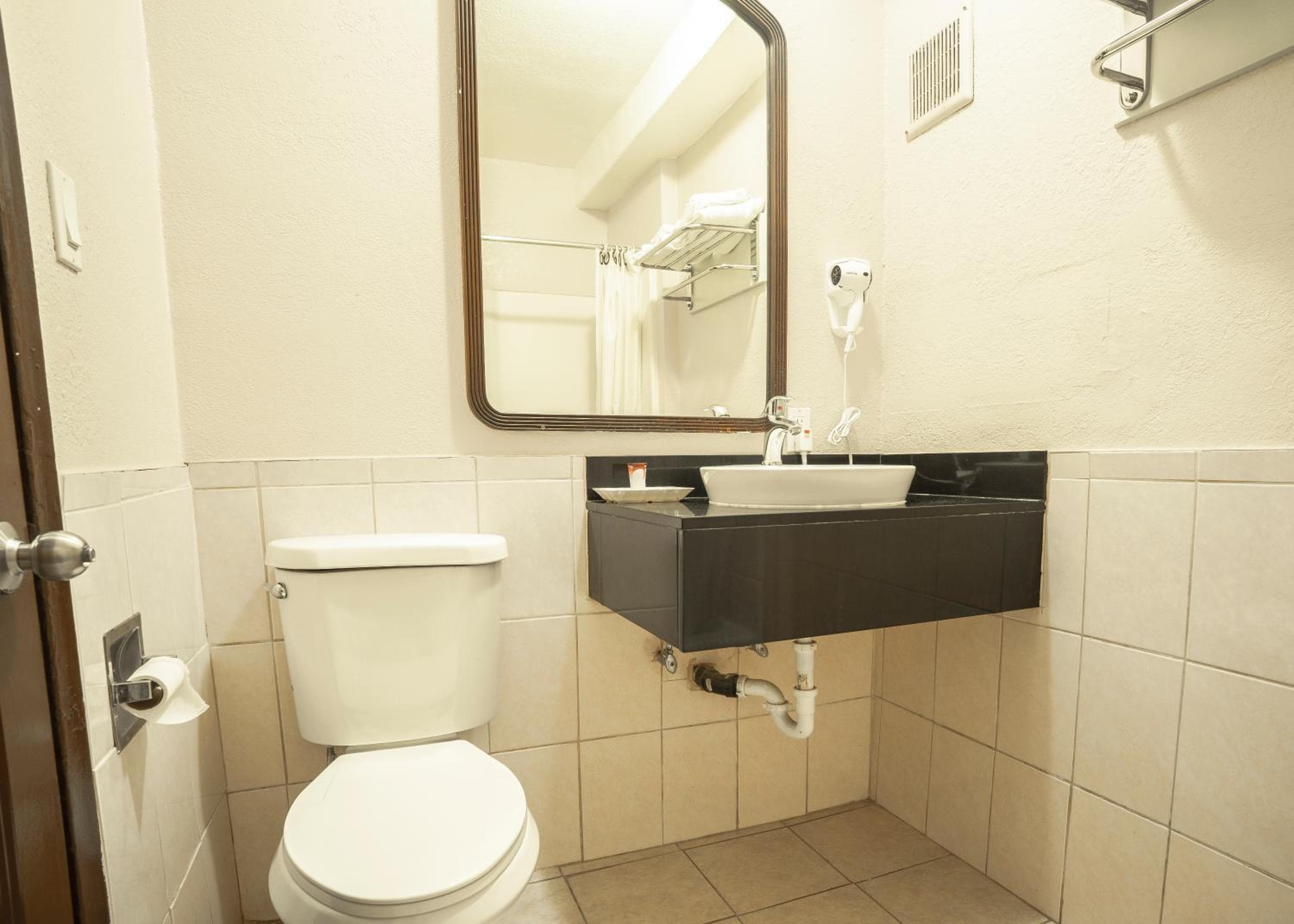 Valore Inn Hollywood — 23