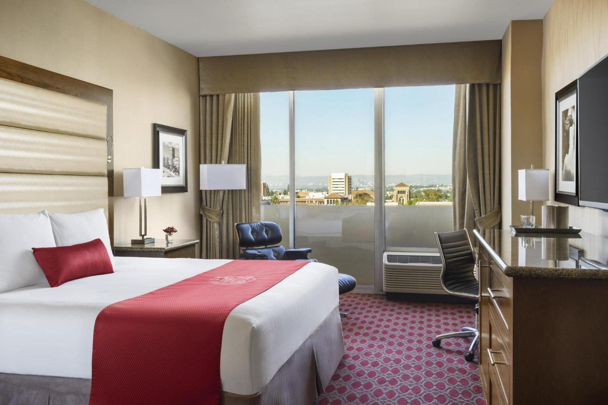 USC Hotel — 24