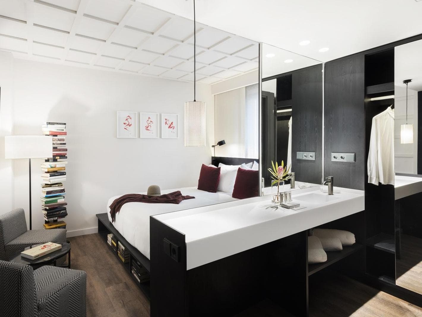 Yurbban Ramblas Boutique Hotel — 7