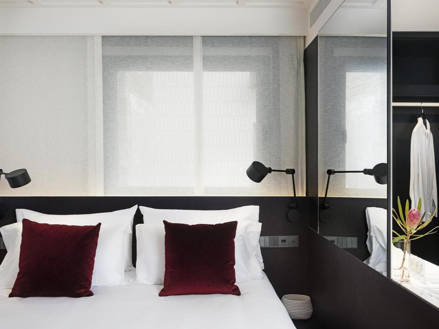 Yurbban Ramblas Boutique Hotel — 9
