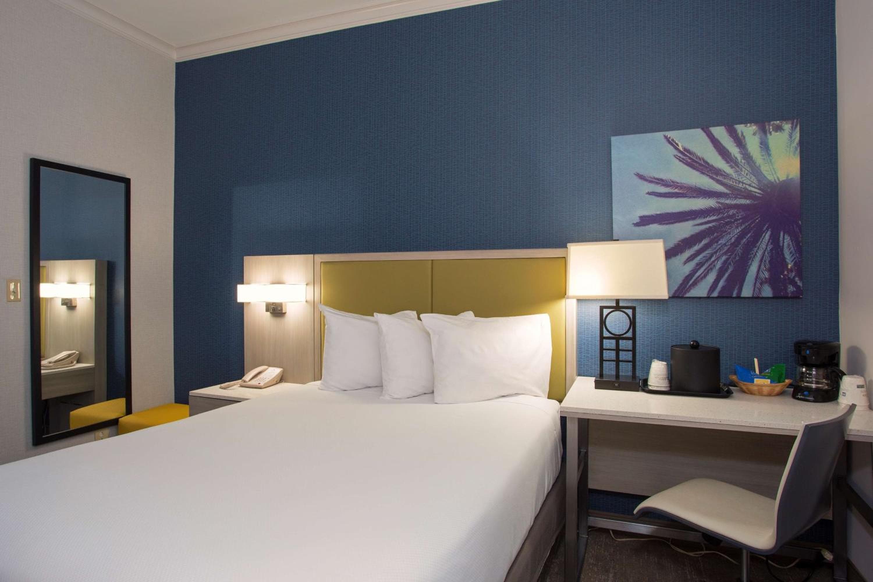 SureStay Hotel by Best Western Santa Monica — 29