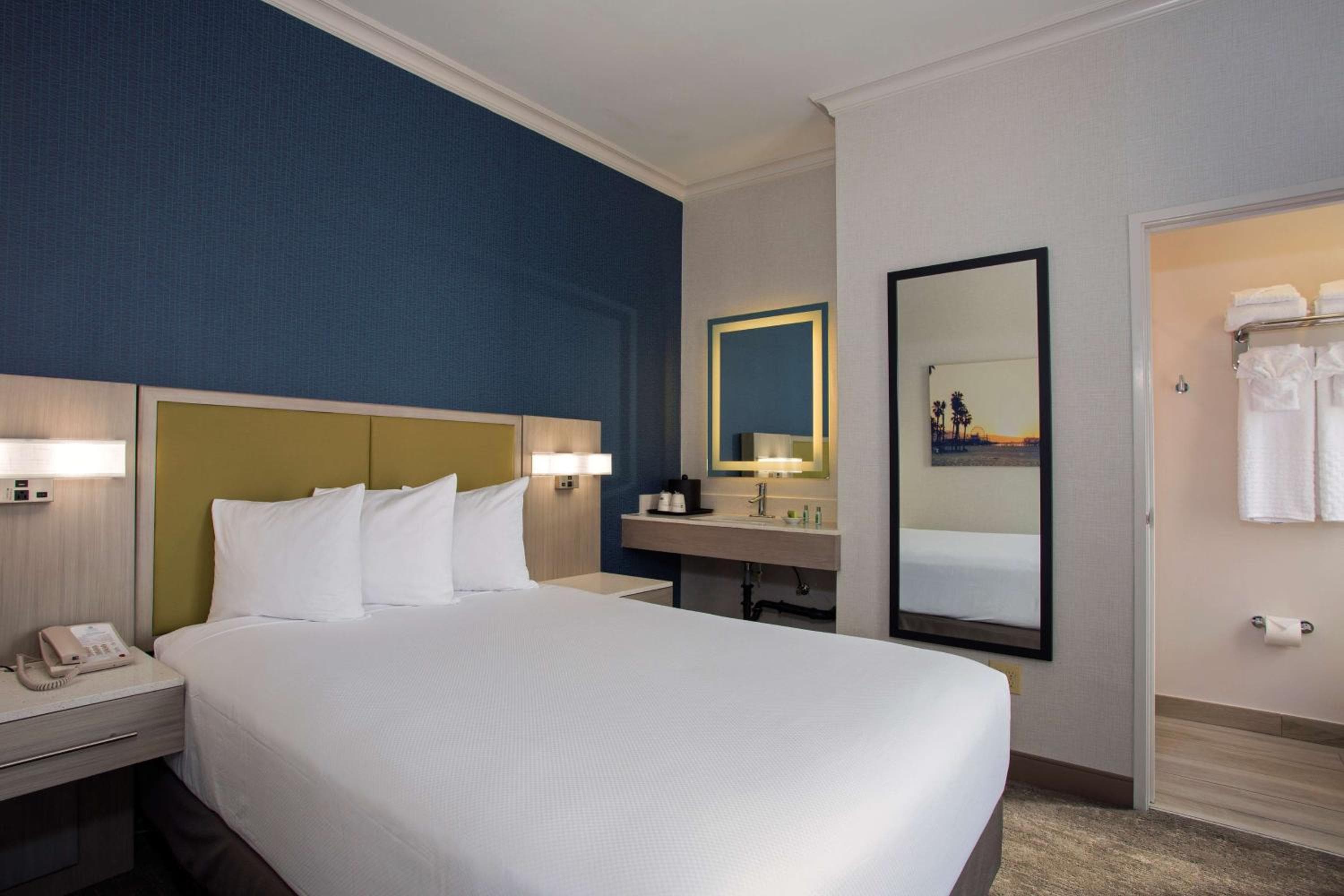 SureStay Hotel by Best Western Santa Monica — 7