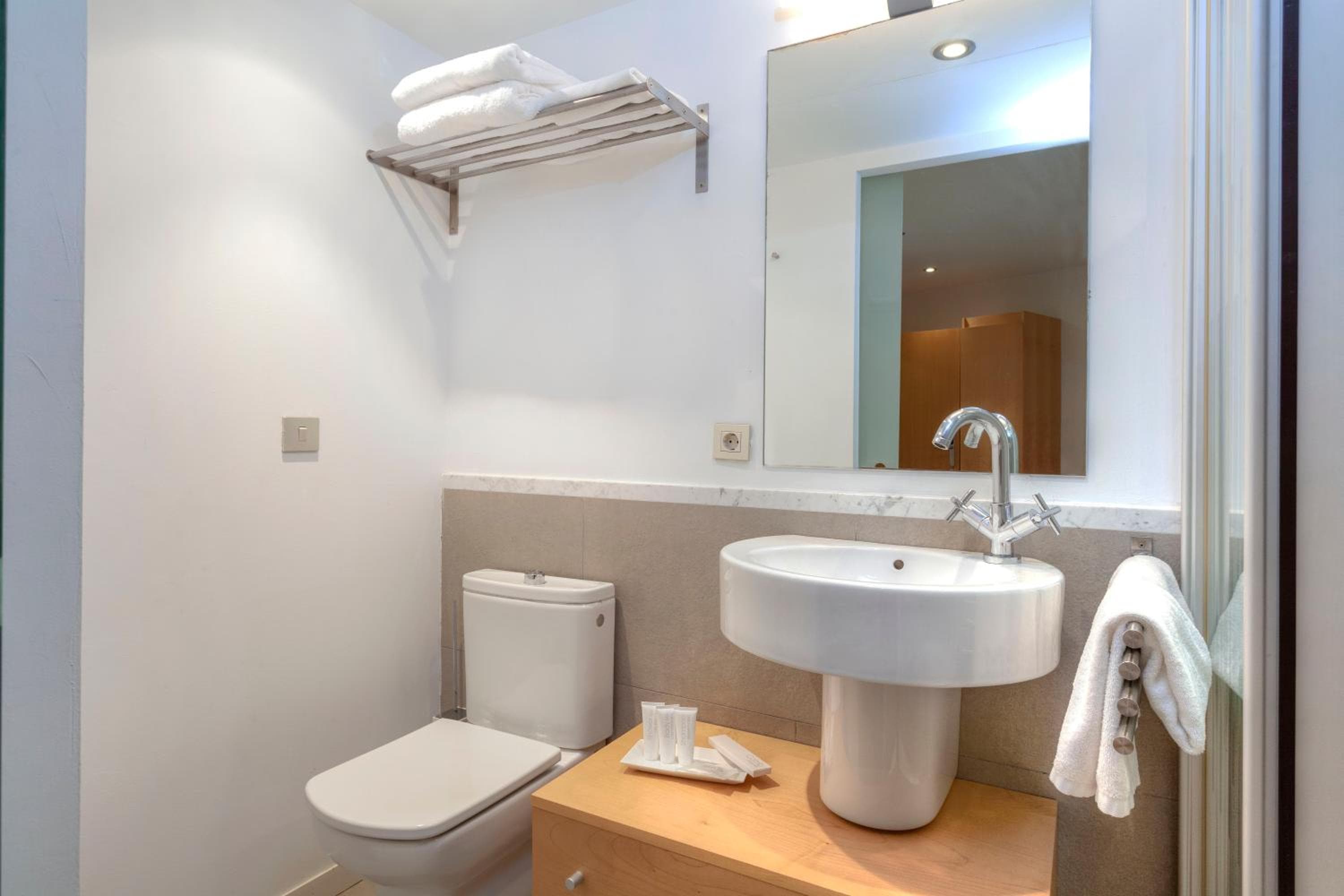 NM Suites by Escampa Hotels — 11