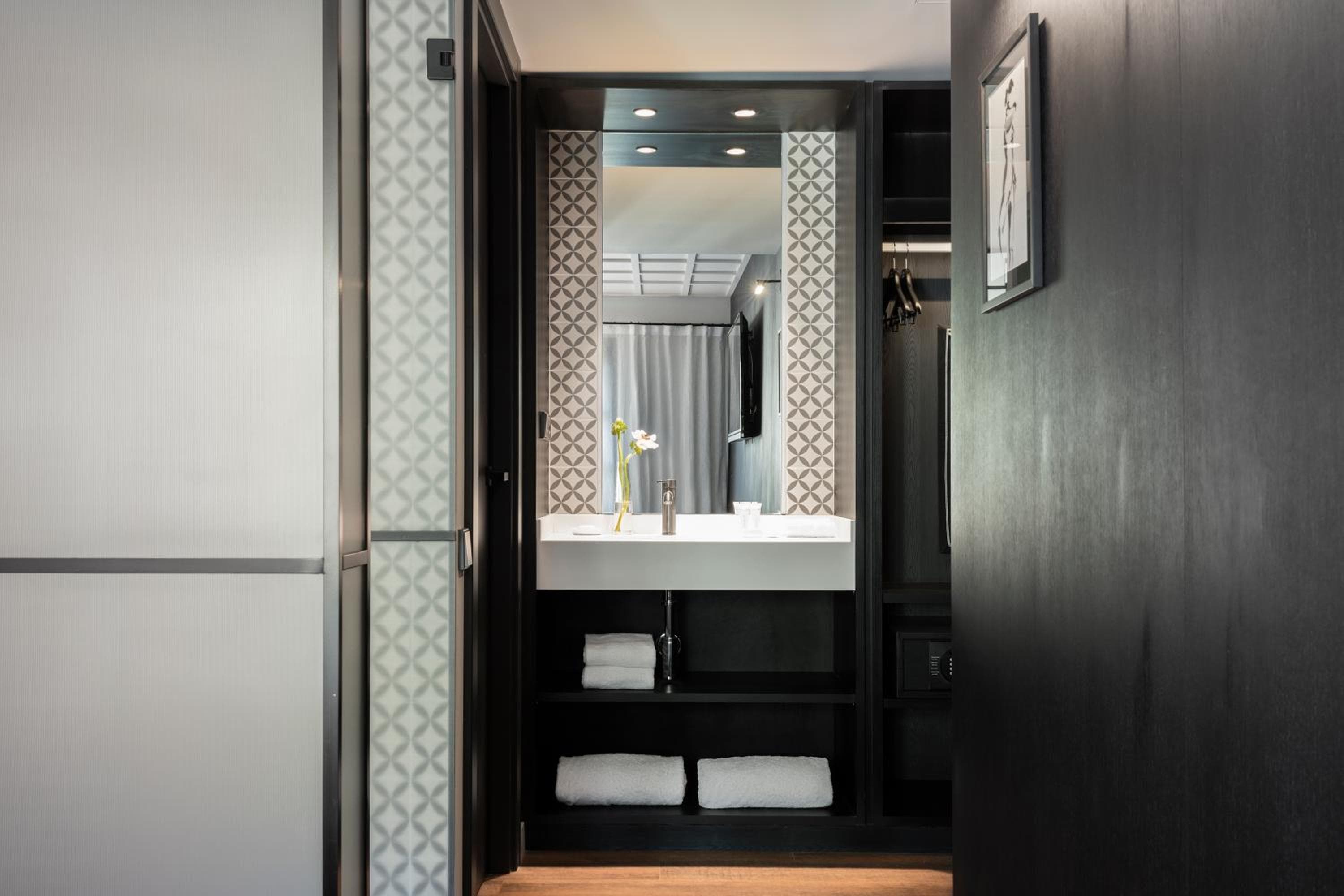 Yurbban Ramblas Boutique Hotel — 18