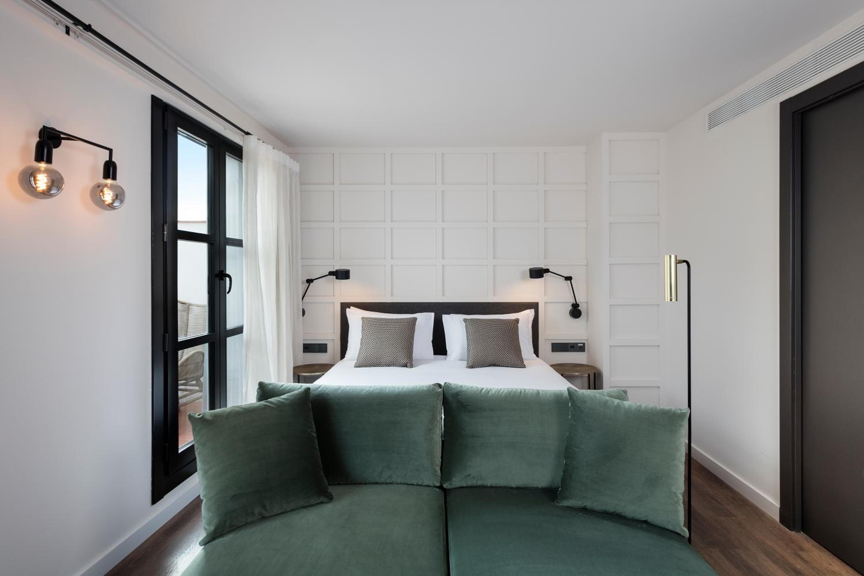 Yurbban Ramblas Boutique Hotel — 17