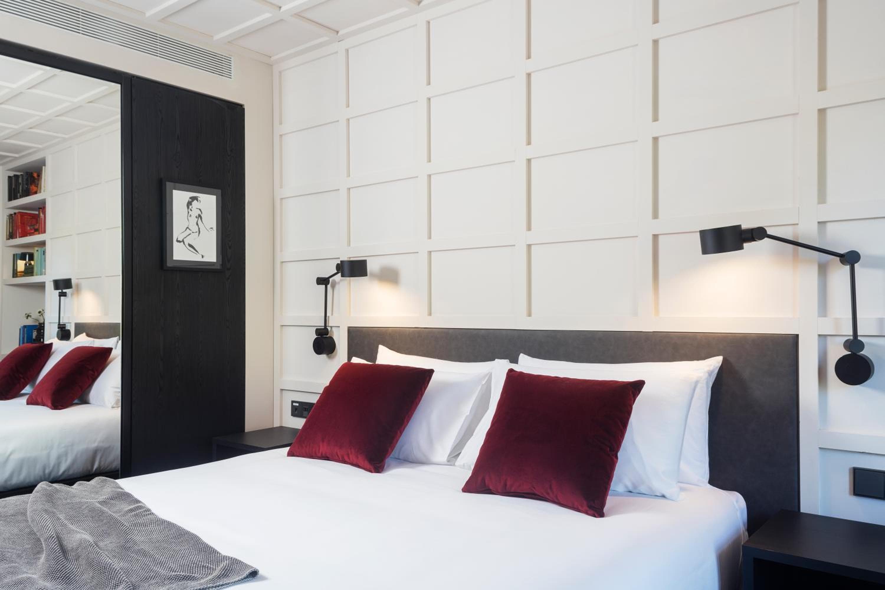 Yurbban Ramblas Boutique Hotel — 24