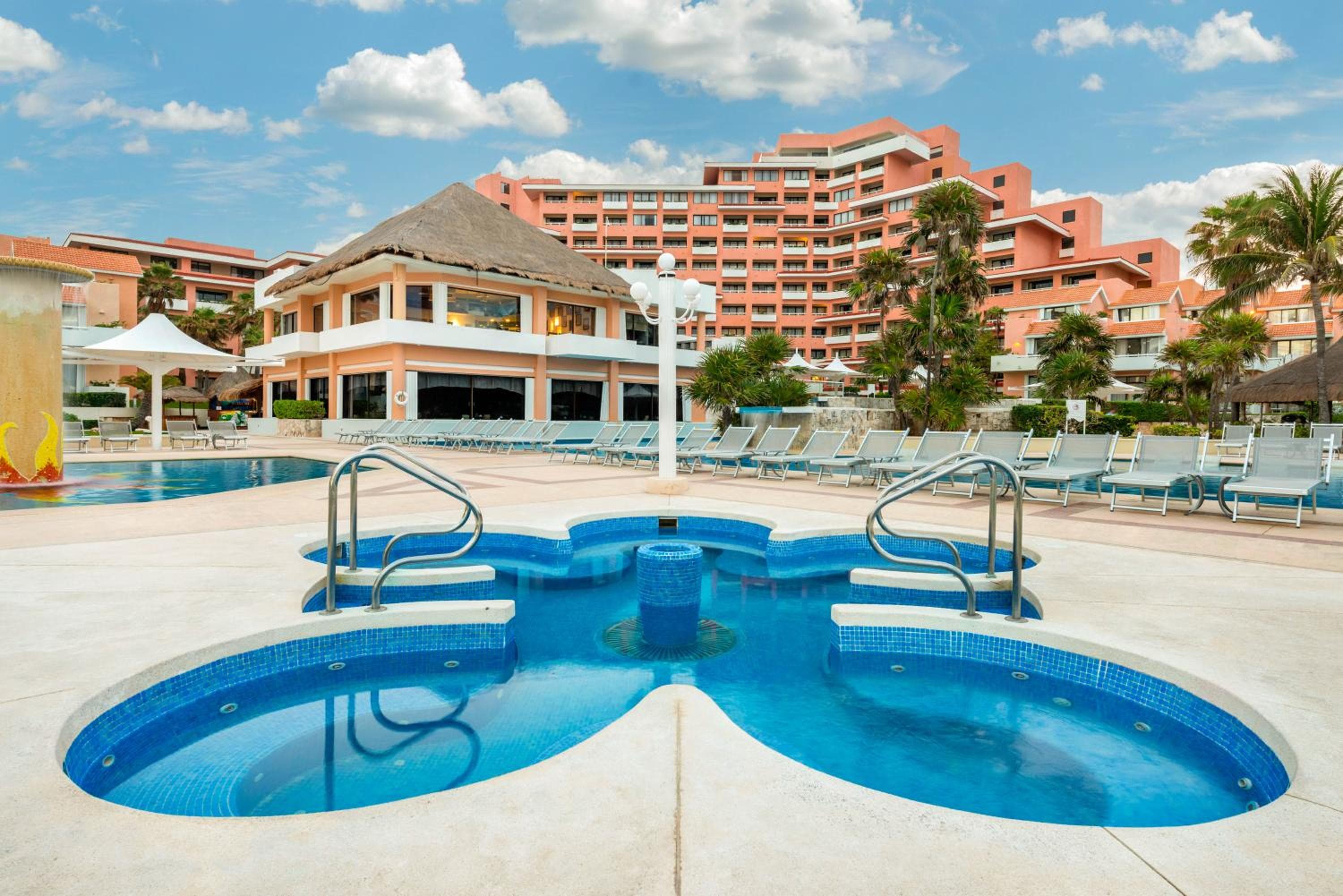 Wyndham Grand Cancun All Inclusive Resort & Villas — 10