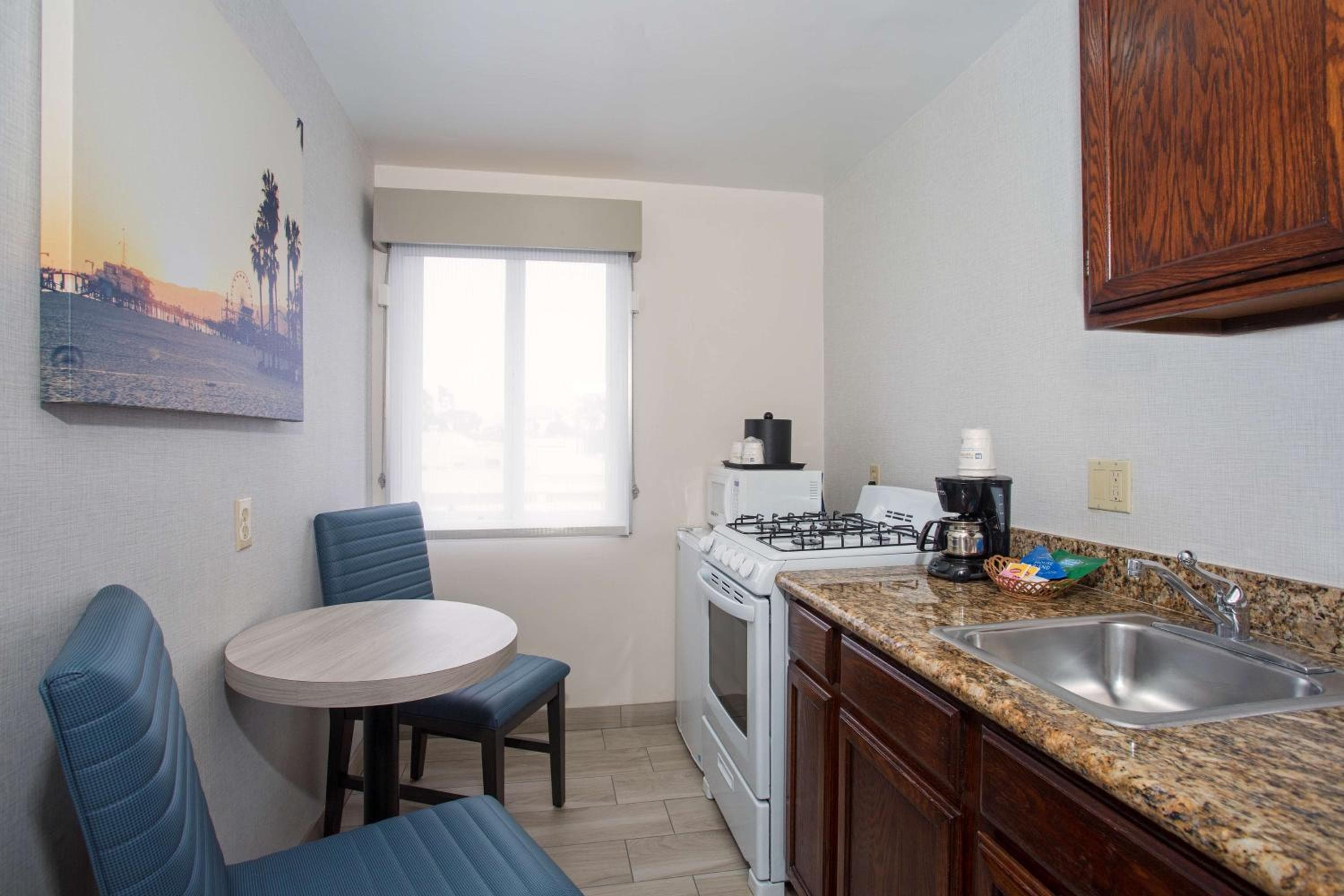 SureStay Hotel by Best Western Santa Monica — 12