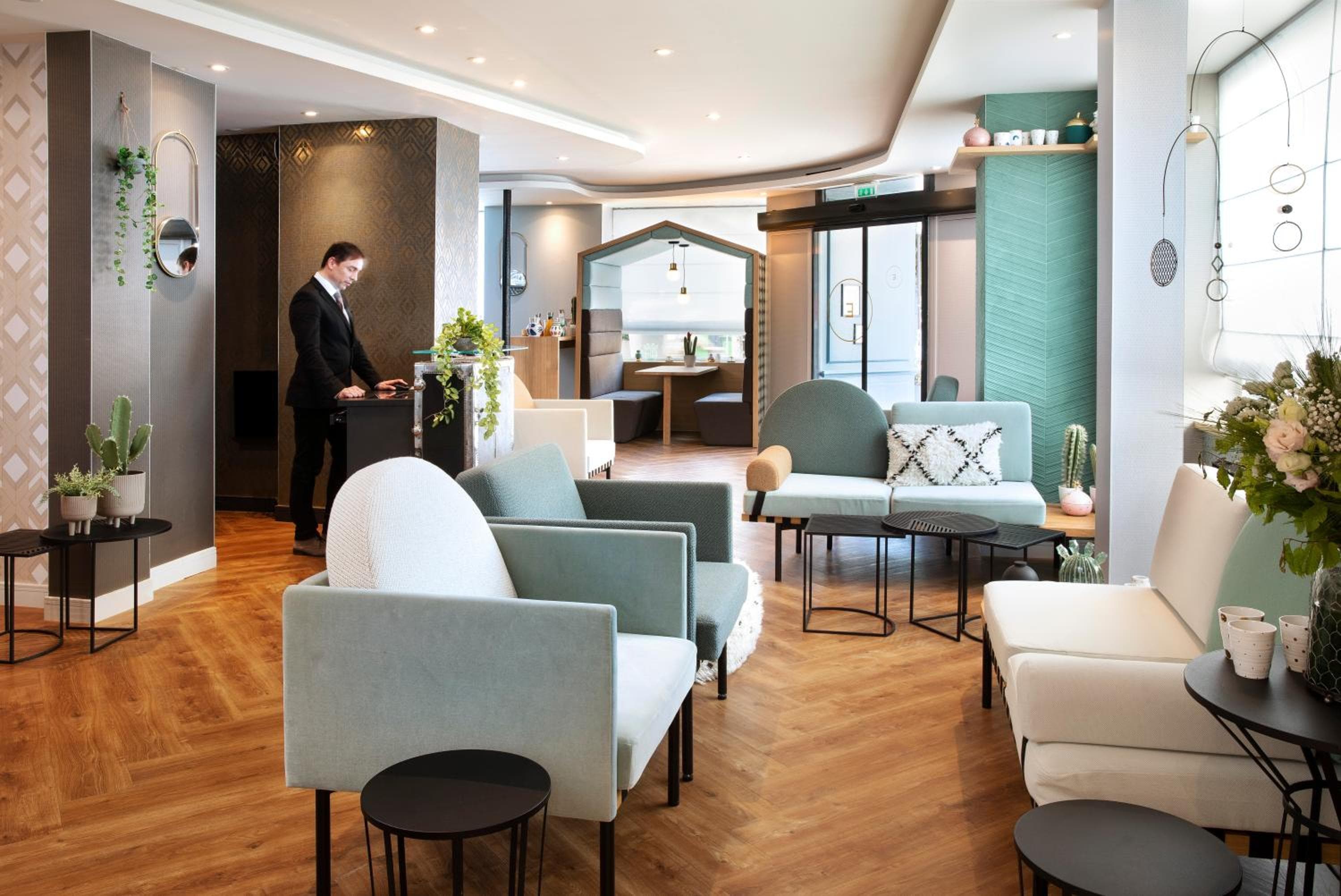 Hotel Eiffel Saint Charles — 17
