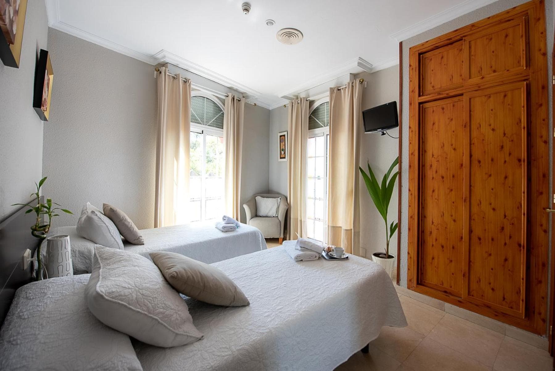 Hostal La Muralla — 19