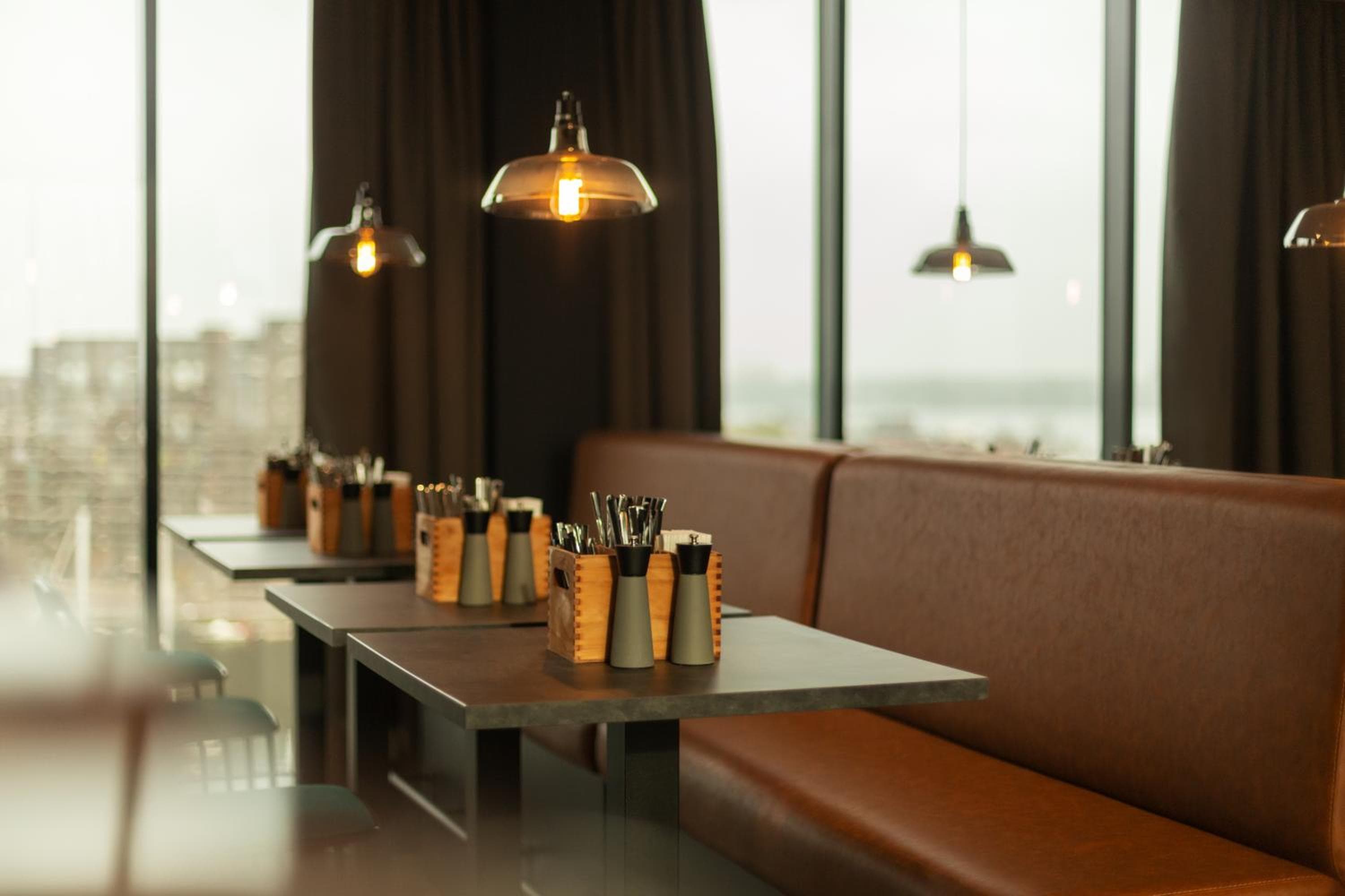 Holiday Inn - the niu, Fender Amsterdam — 19