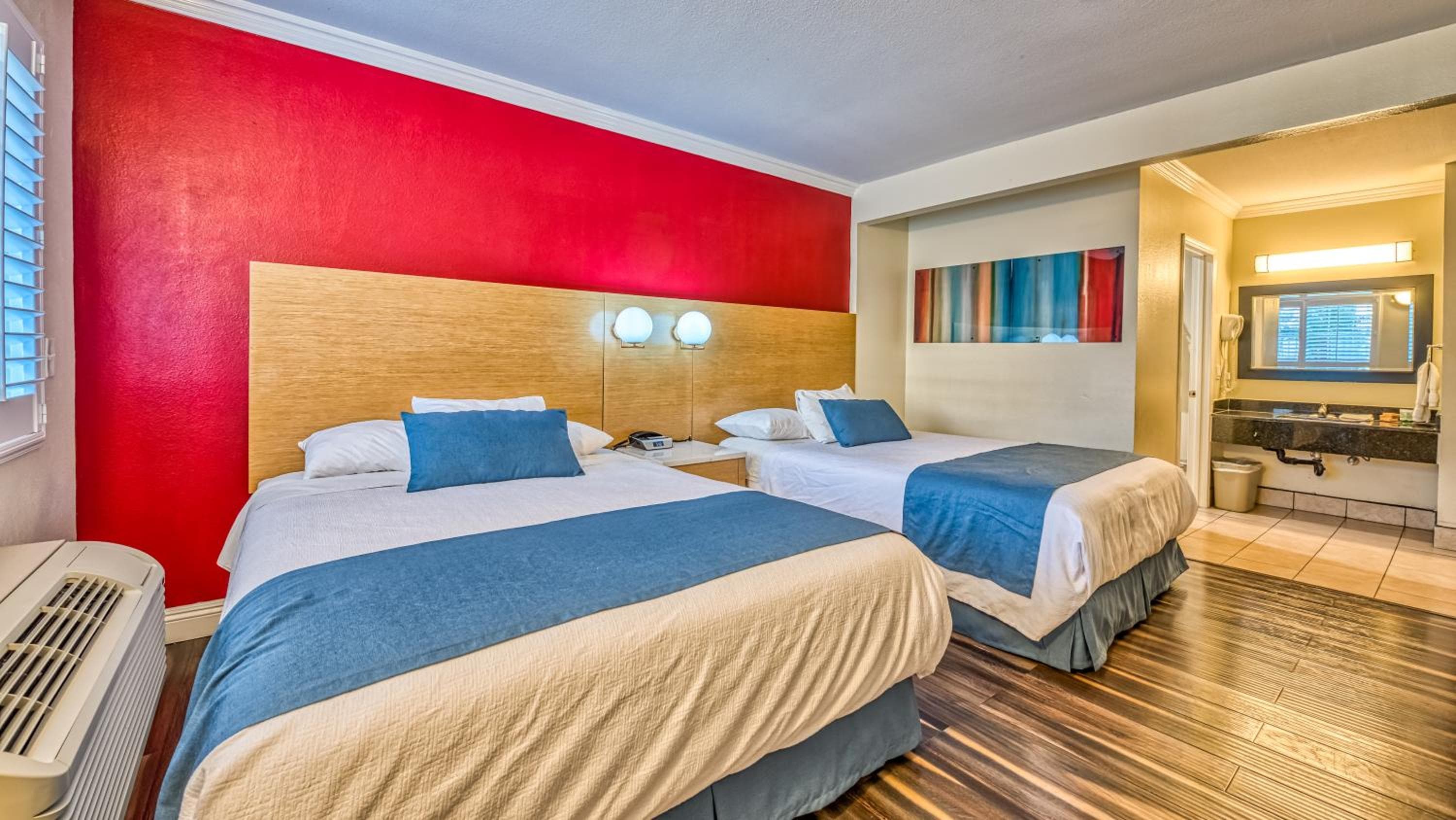Hollywood City Inn — 28