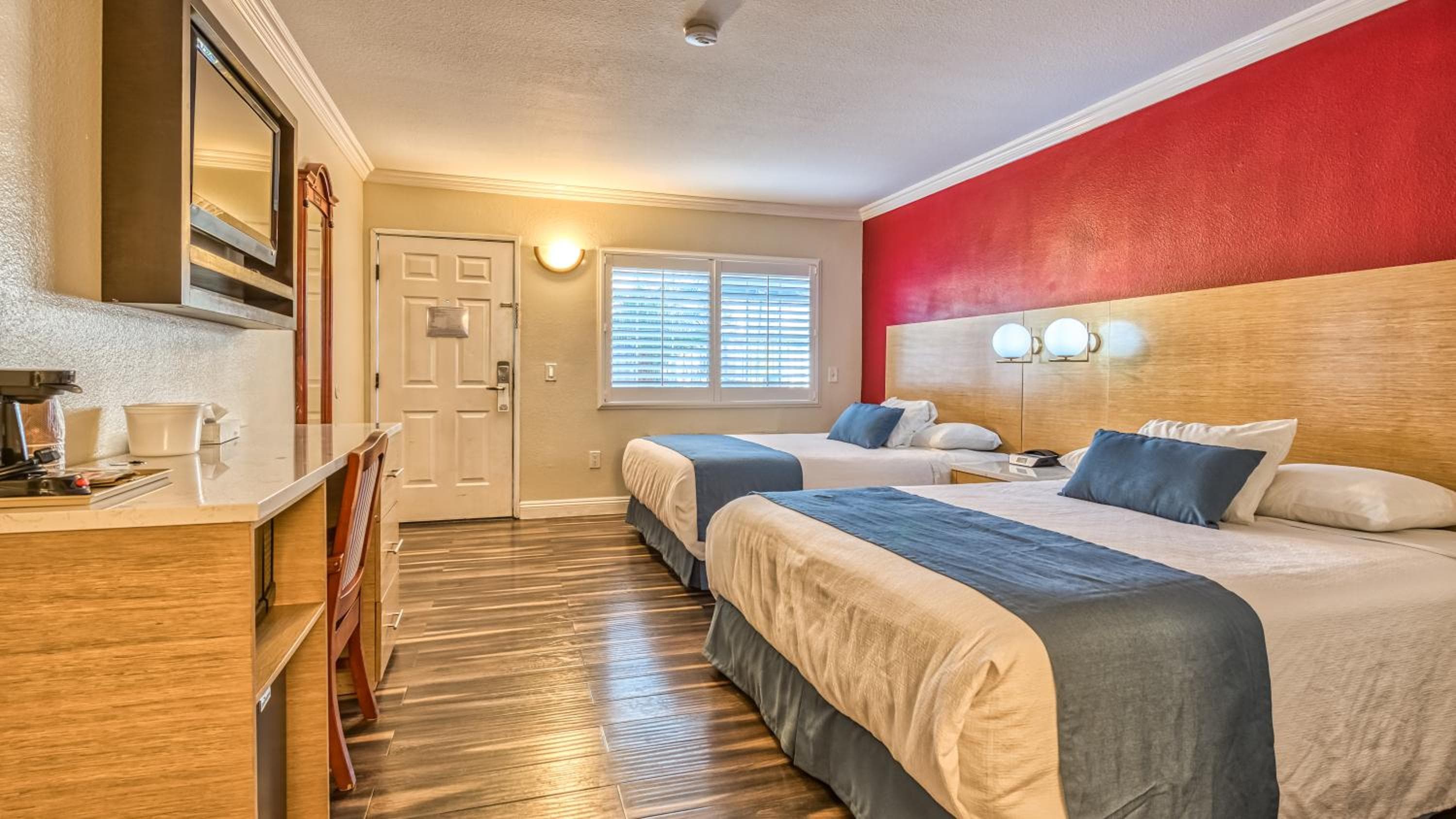 Hollywood City Inn — 8