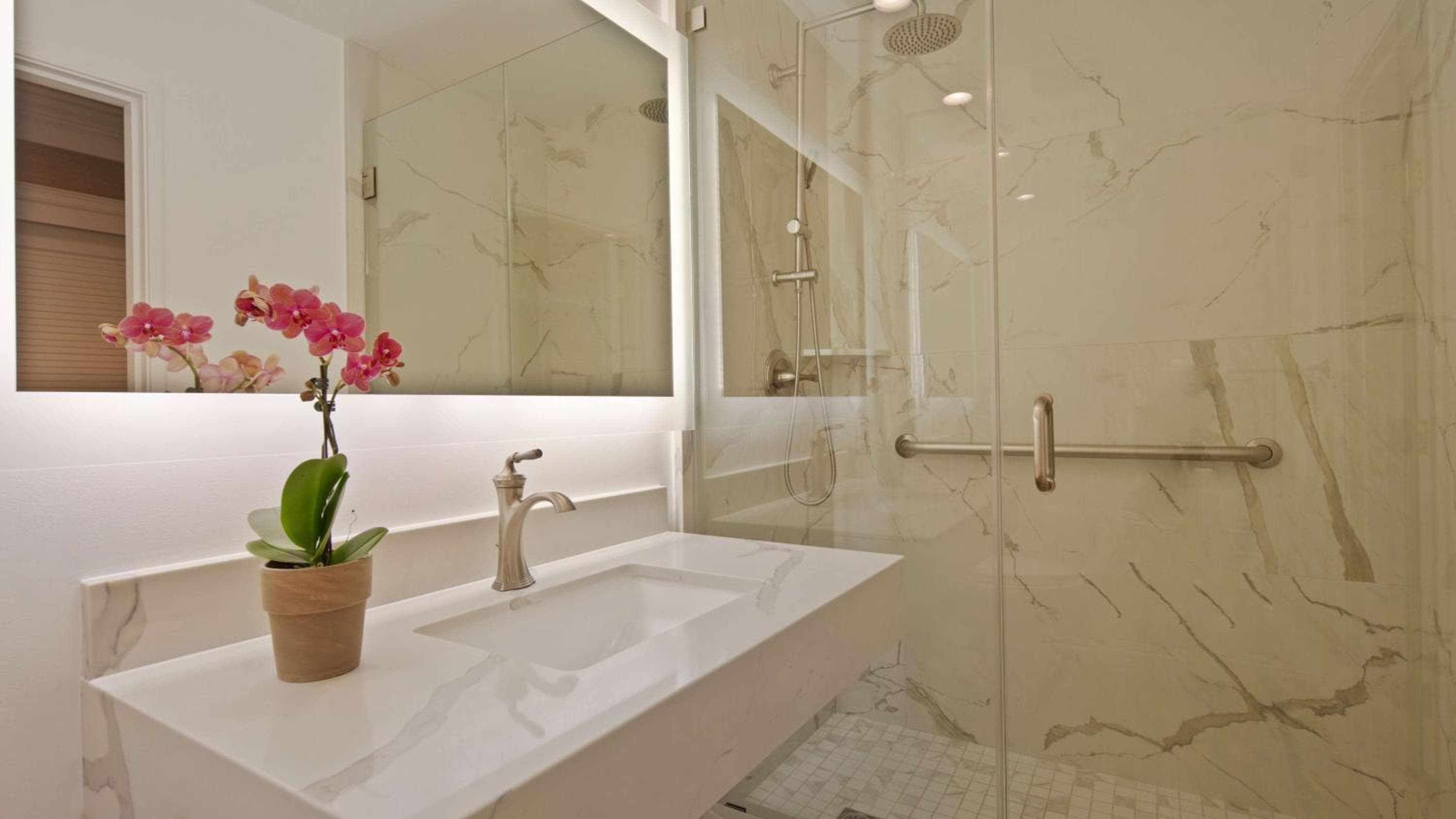 Best Western Plus Sunset Plaza Hotel — 29