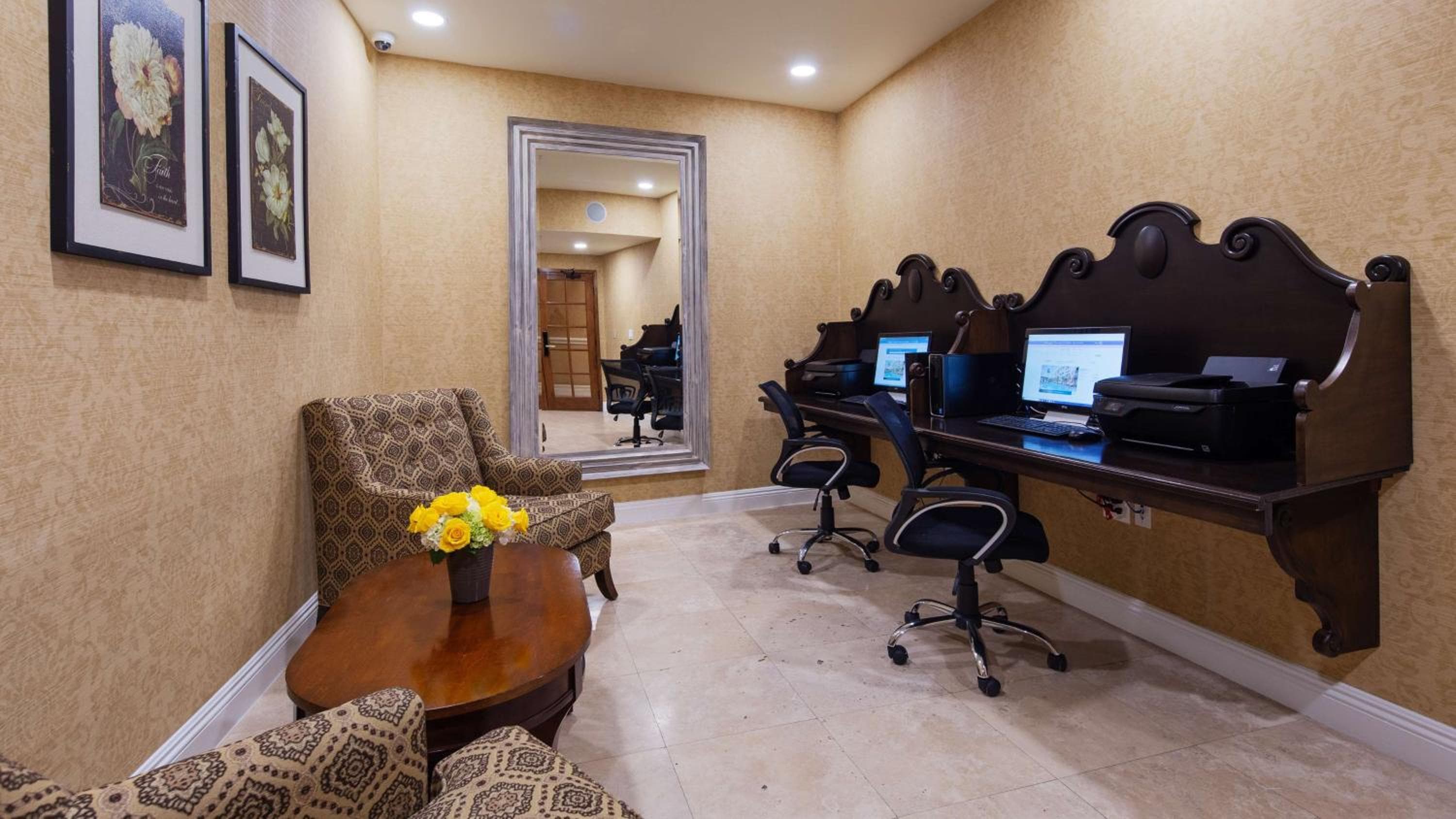 Best Western Plus Sunset Plaza Hotel — 4